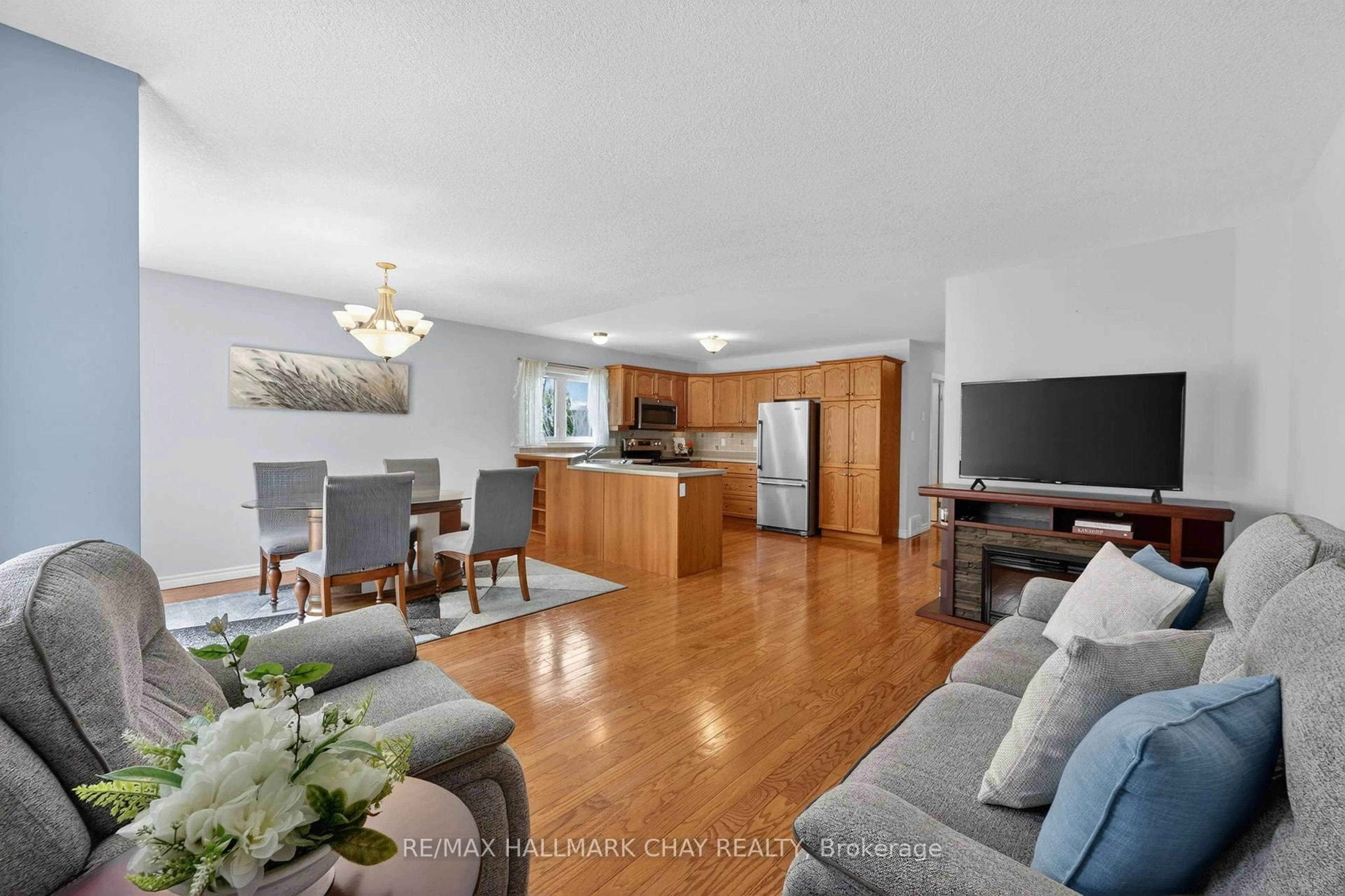 Open concept kitchen, unknown for 65 Pennsylvania Ave, Wasaga Beach Ontario L9Z 3A8