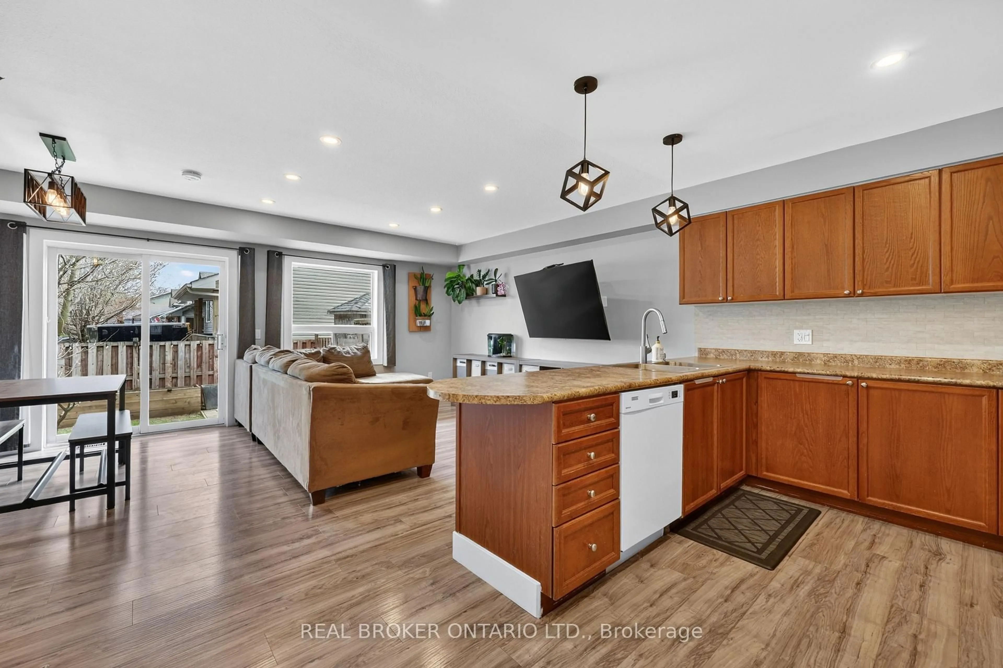 Open concept kitchen, unknown for 131 James St, Orillia Ontario L3V 1L7
