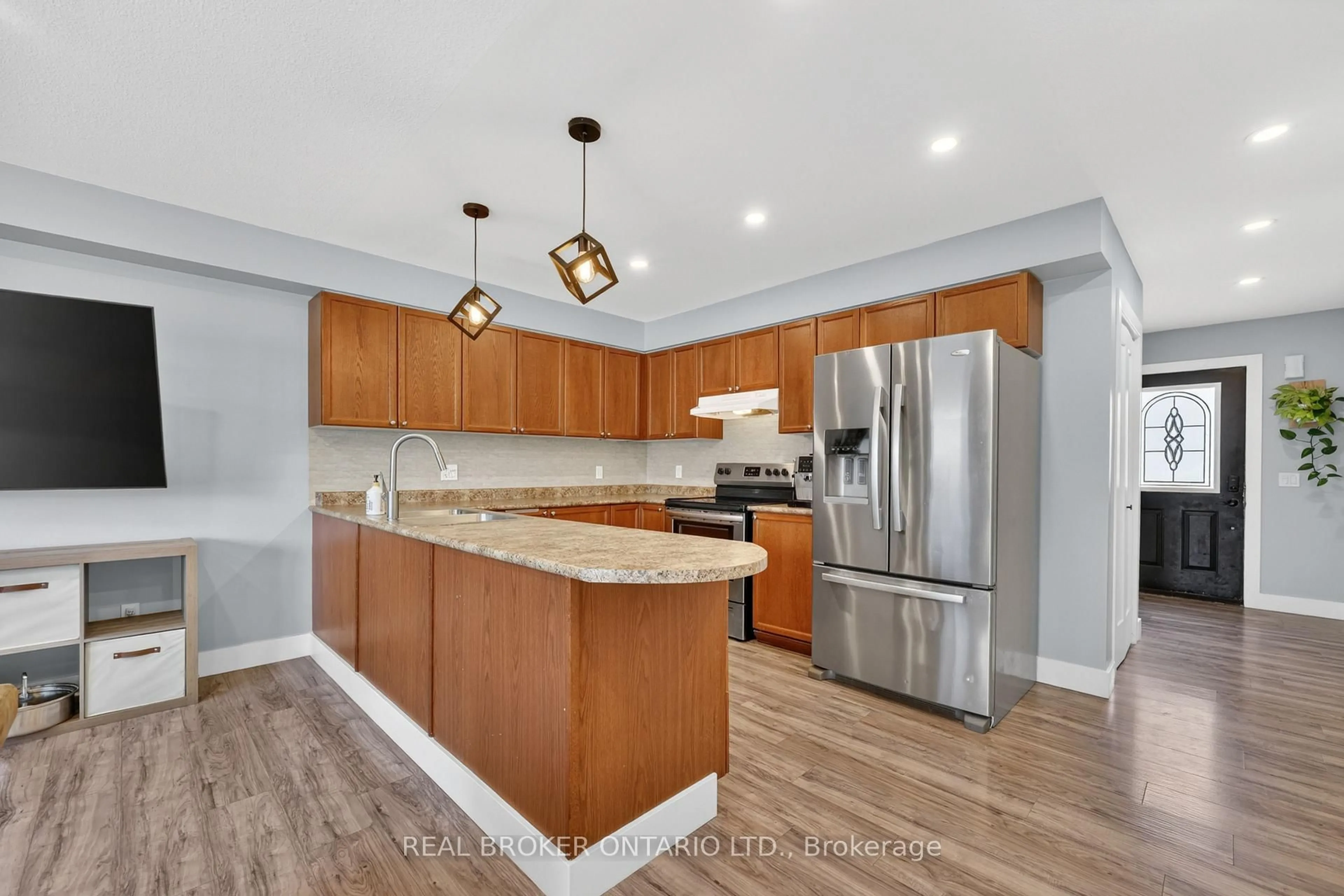Open concept kitchen, unknown for 131 James St, Orillia Ontario L3V 1L7