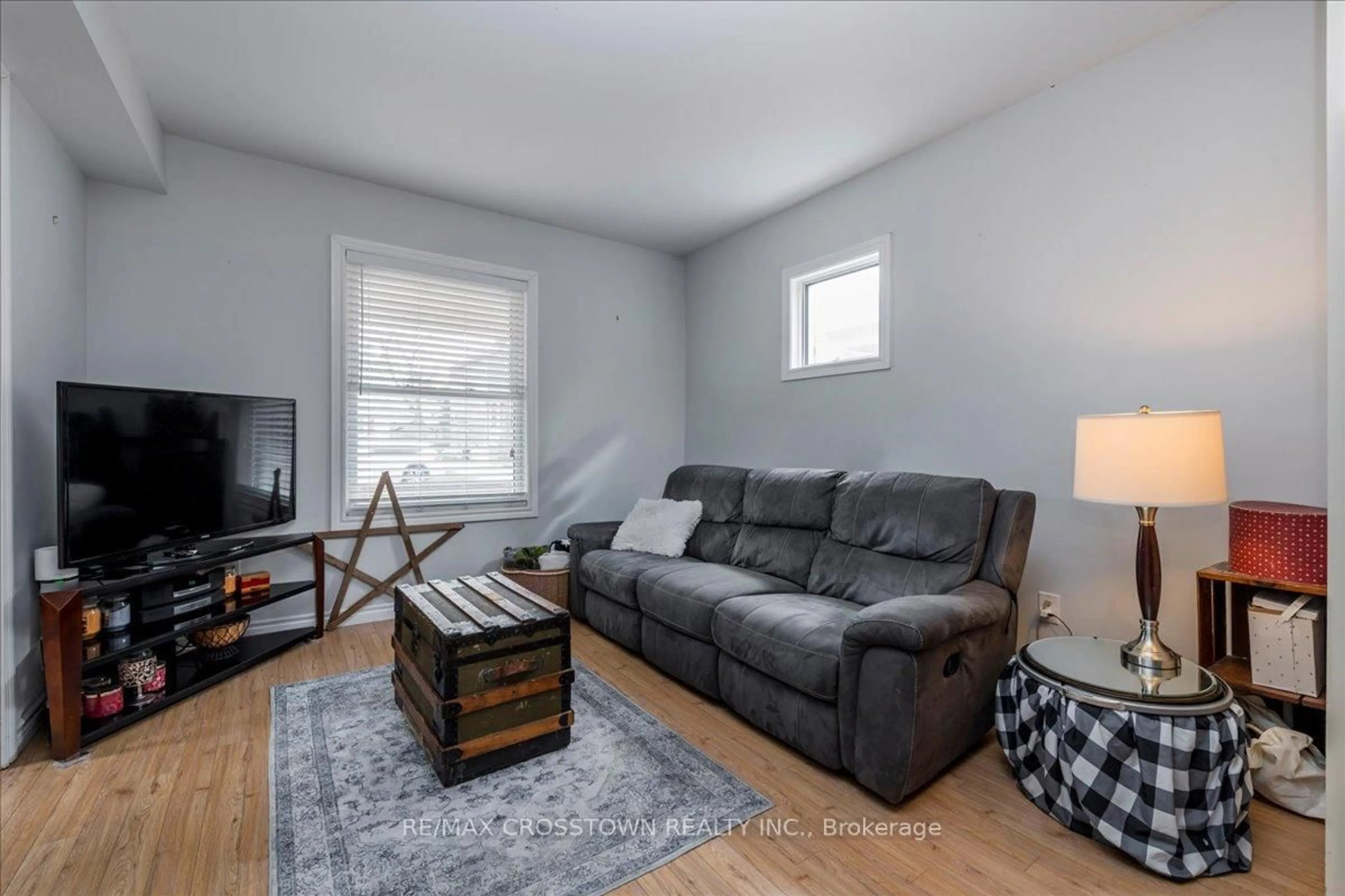 Living room with furniture, unknown for 296 Saint Jean St, Orillia Ontario L3V 4L4