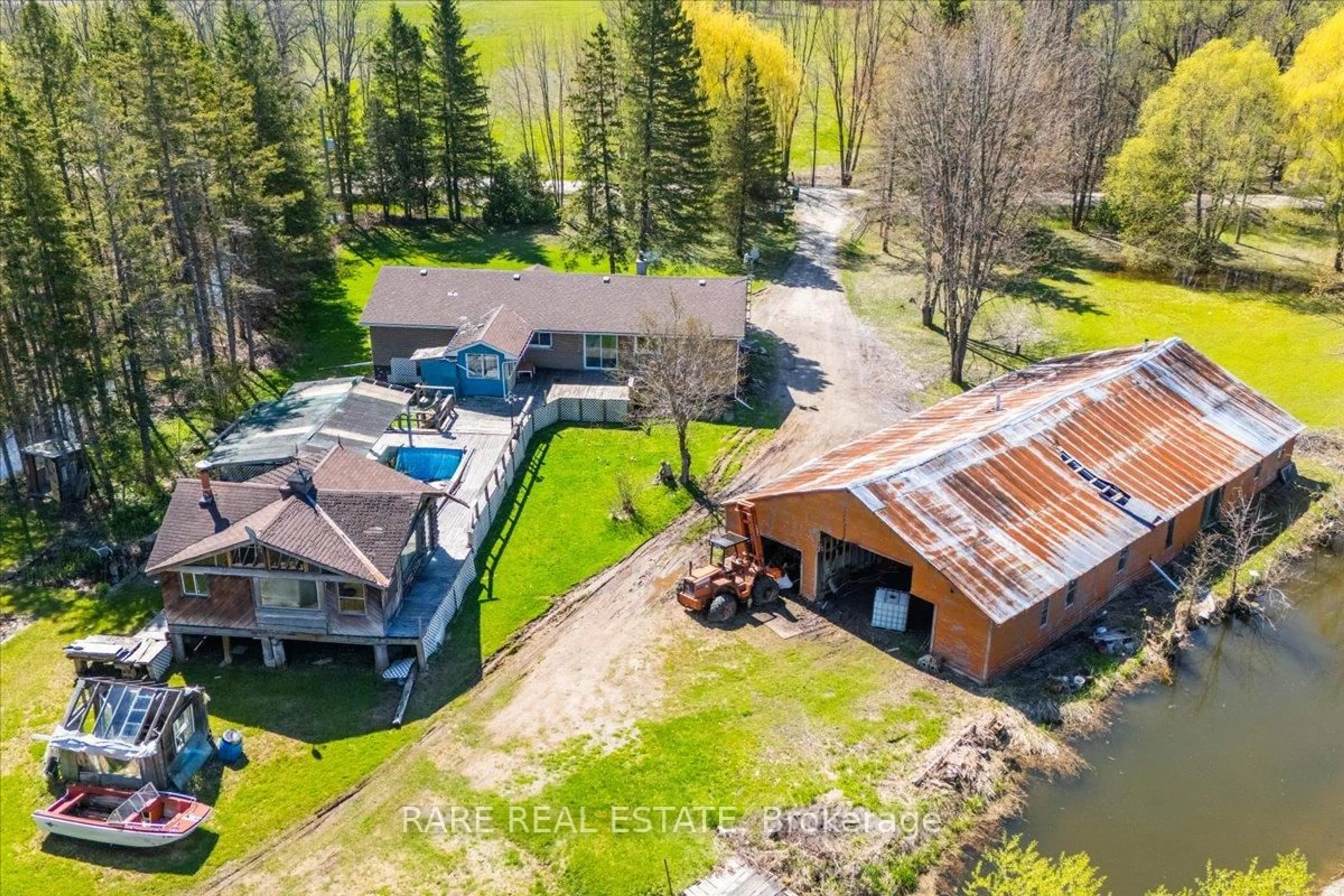 A pic from outside/outdoor area/front of a property/back of a property/a pic from drone, unknown for 4238 Concession 2 Concession, Clearview Ontario L0M 1N0