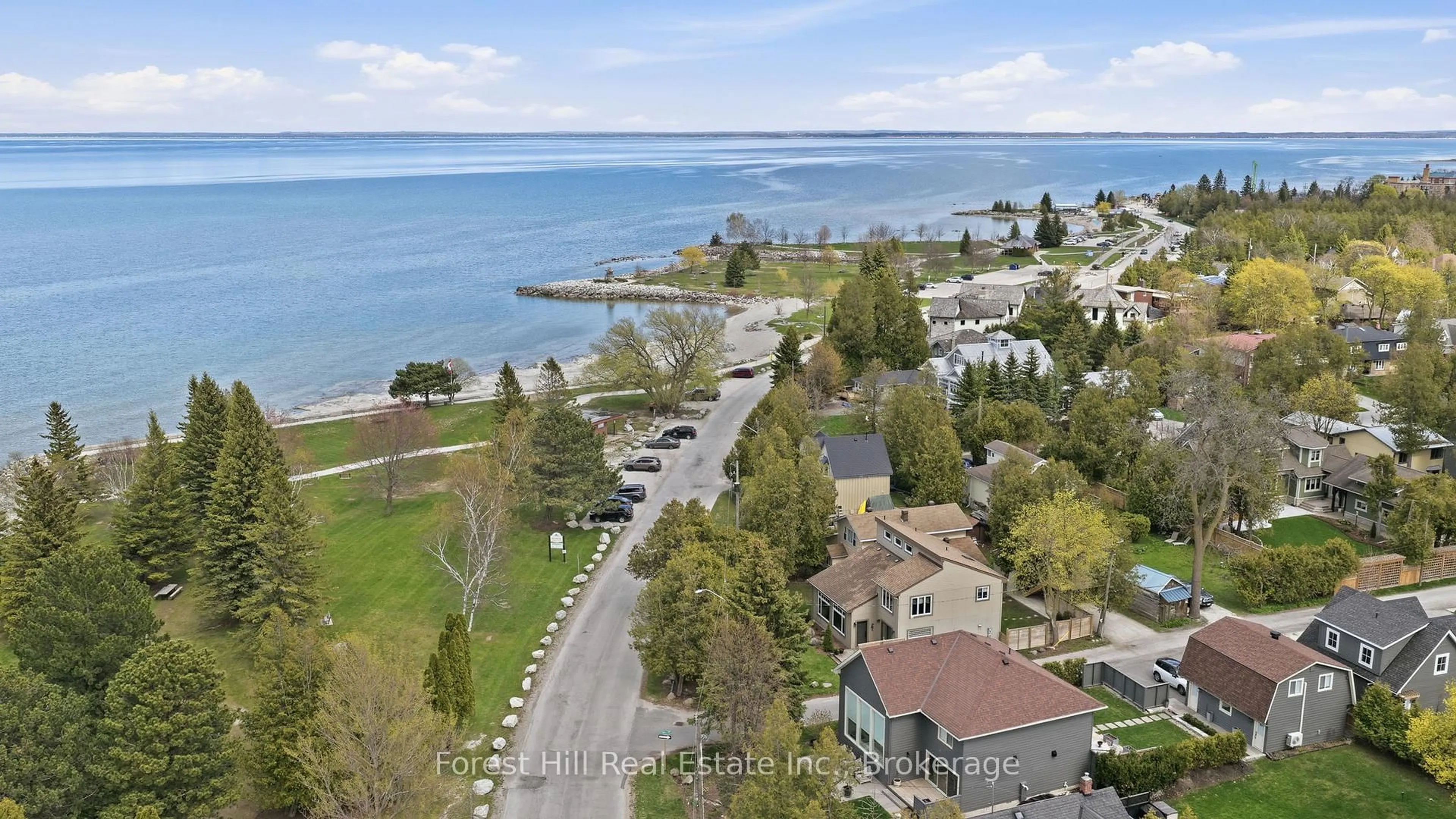 A pic from outside/outdoor area/front of a property/back of a property/a pic from drone, water/lake/river/ocean view for 81 St Lawrence St, Collingwood Ontario L9Y 4Y3