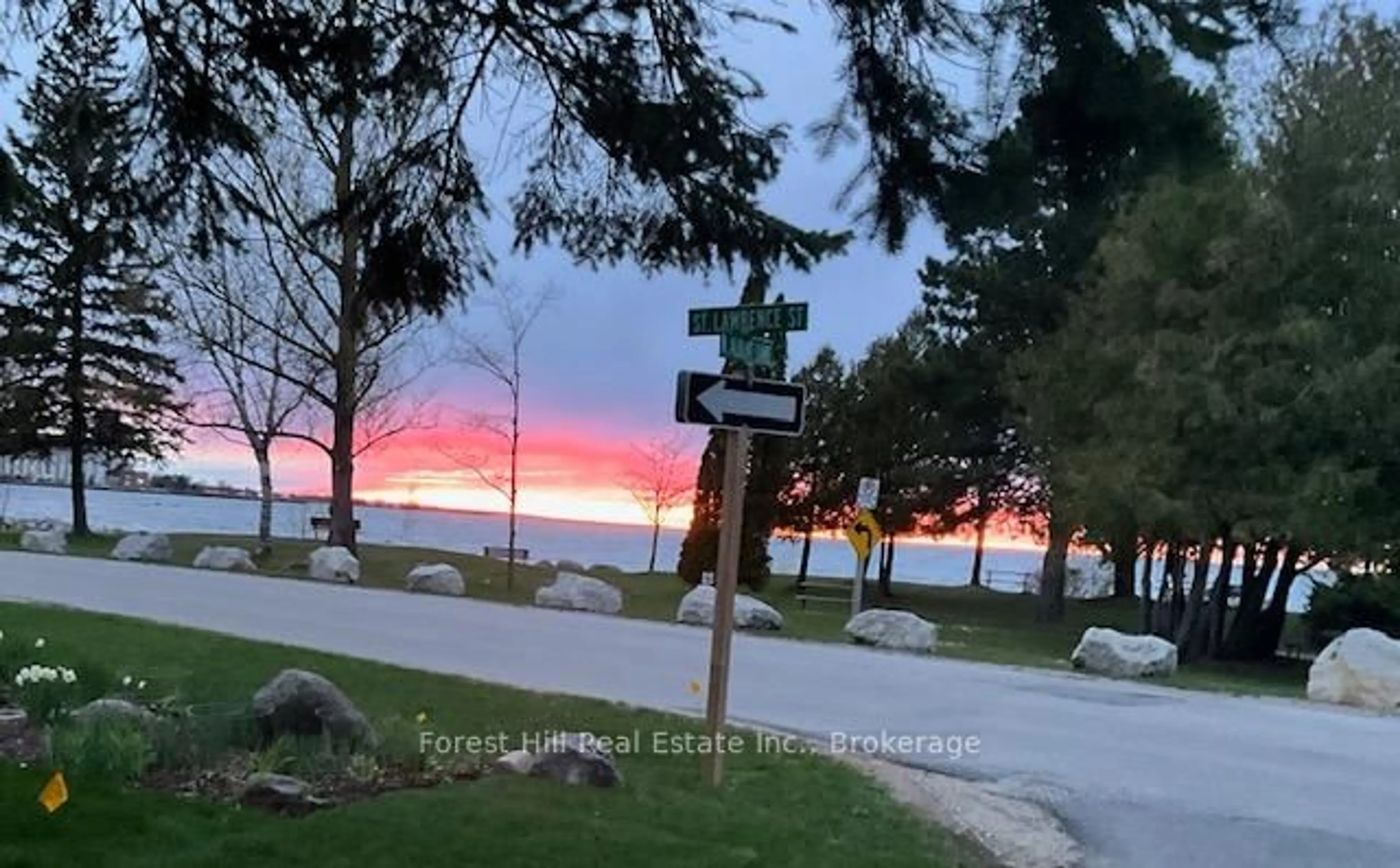 Blurry image for 81 St Lawrence St, Collingwood Ontario L9Y 4Y3