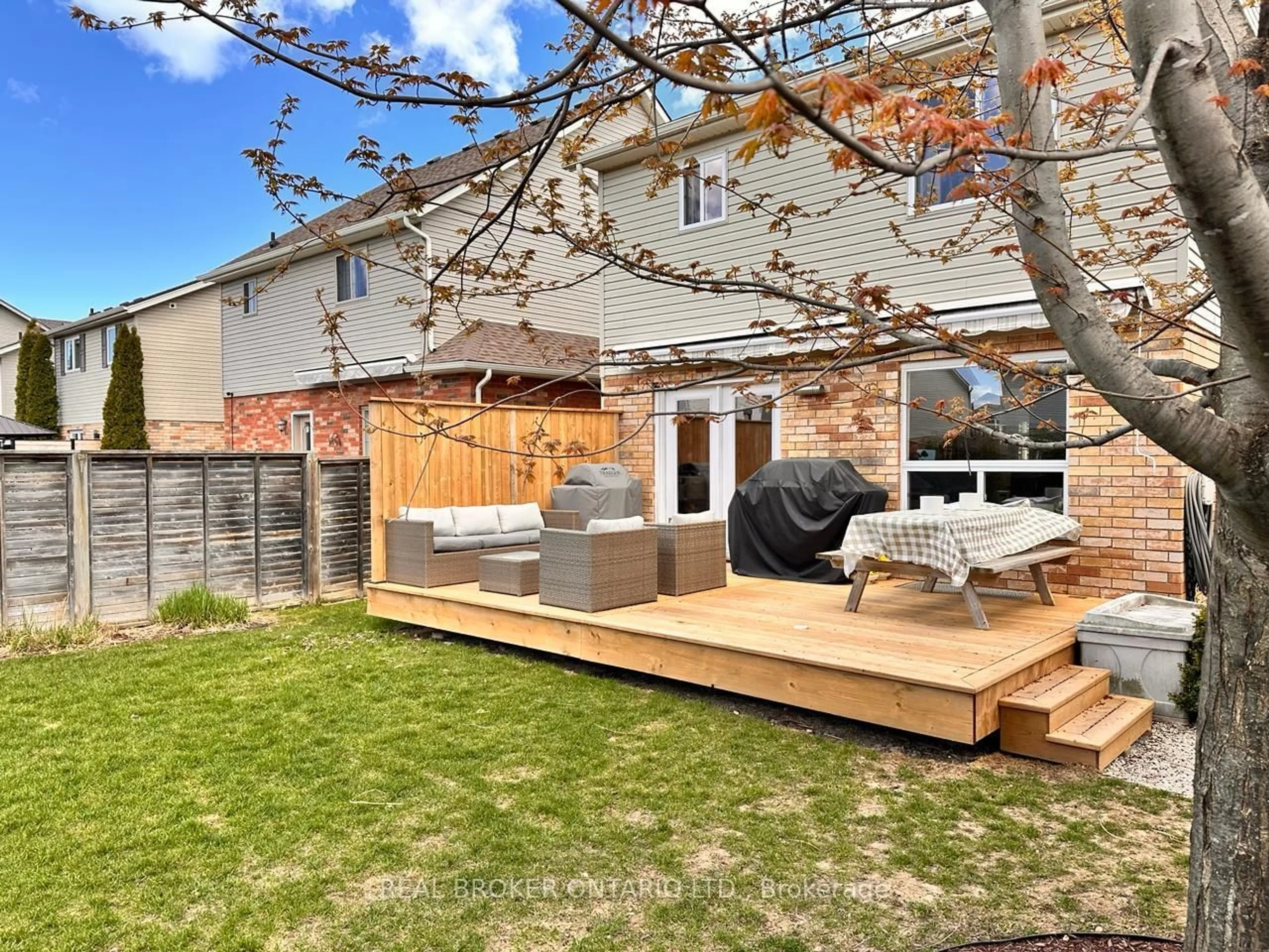 Unknown for 320 Holden St, Collingwood Ontario L9Y 0E1