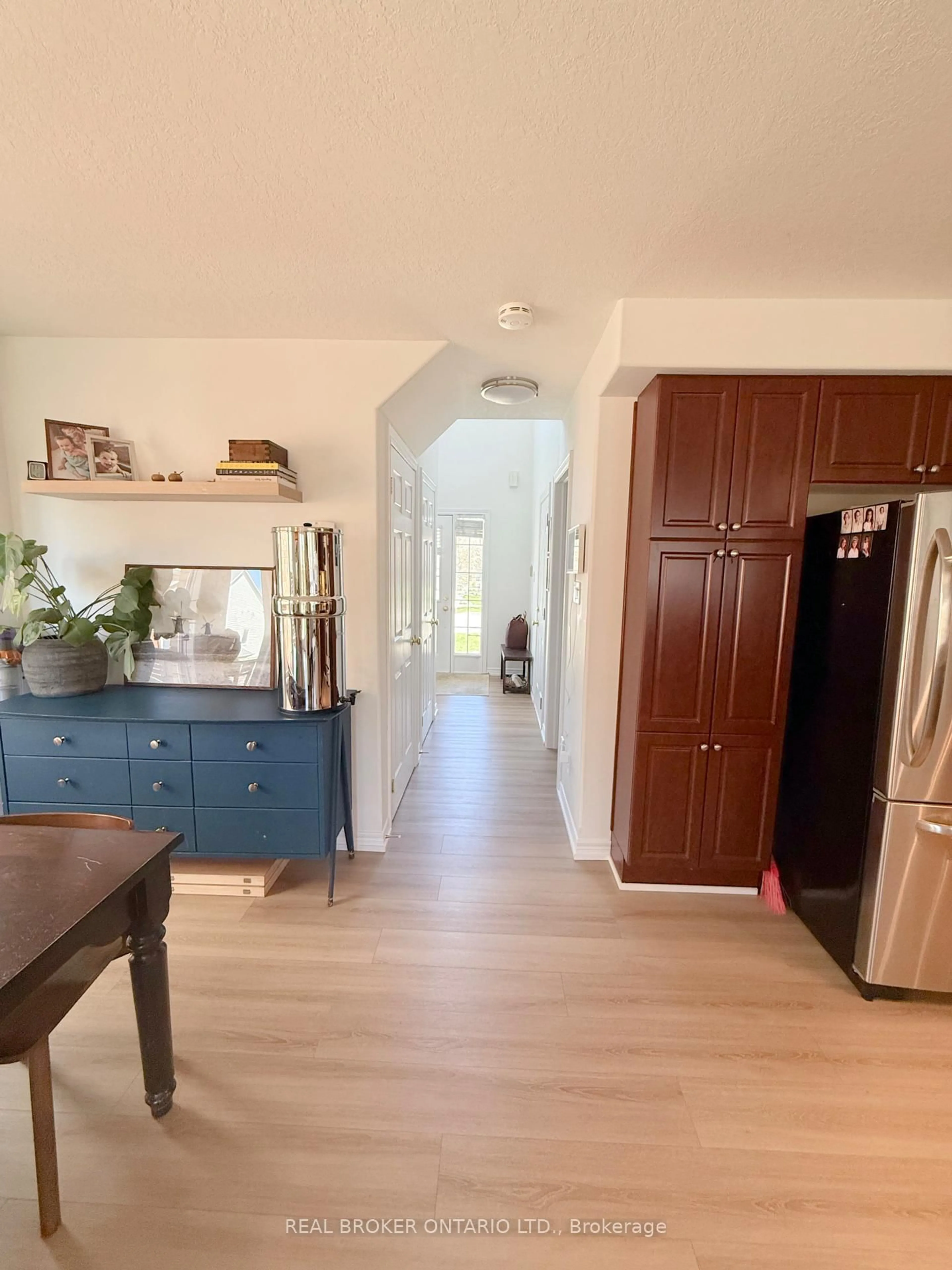 A pic of a room for 320 Holden St, Collingwood Ontario L9Y 0E1