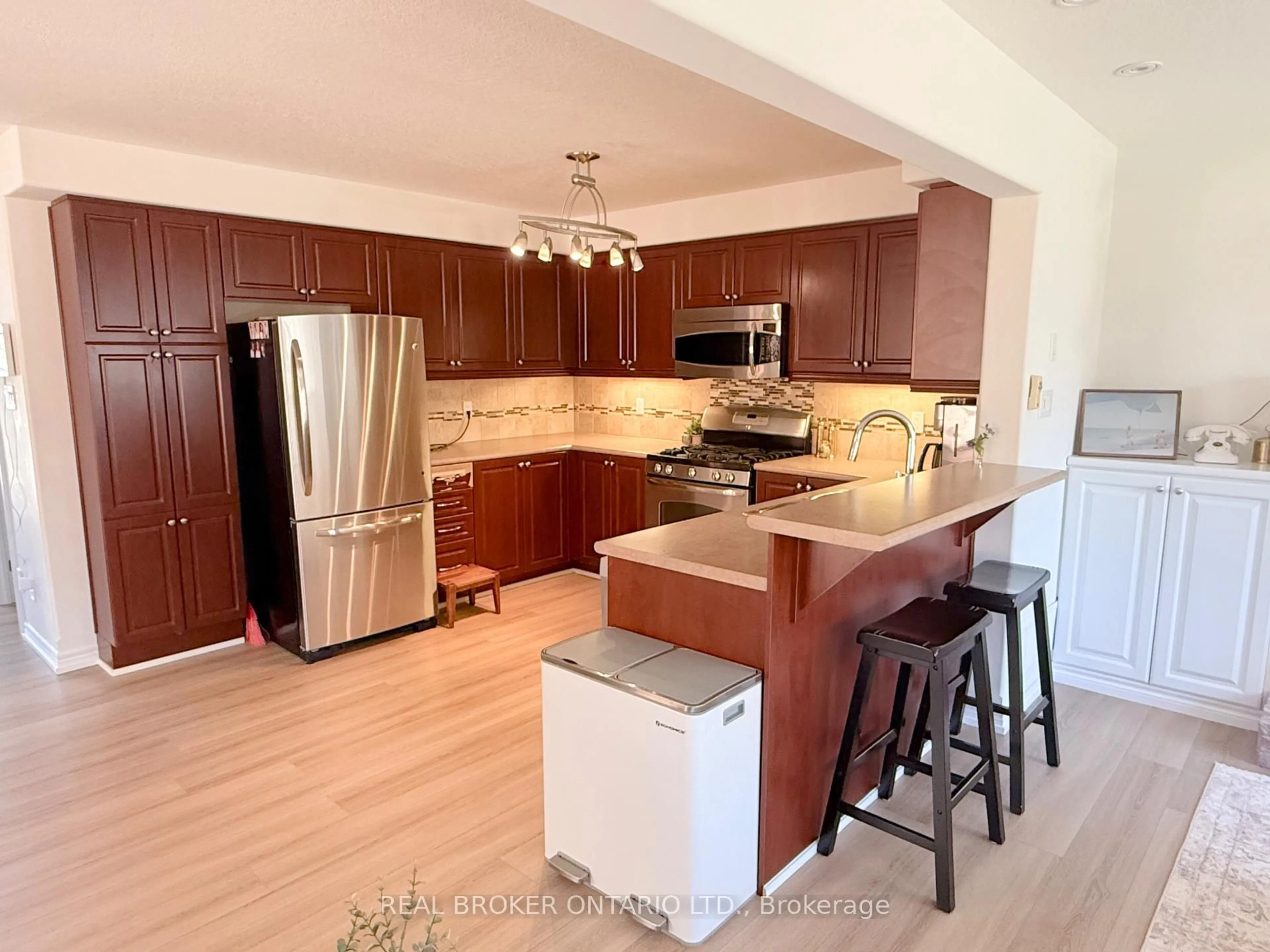 Open concept kitchen, unknown for 320 Holden St, Collingwood Ontario L9Y 0E1