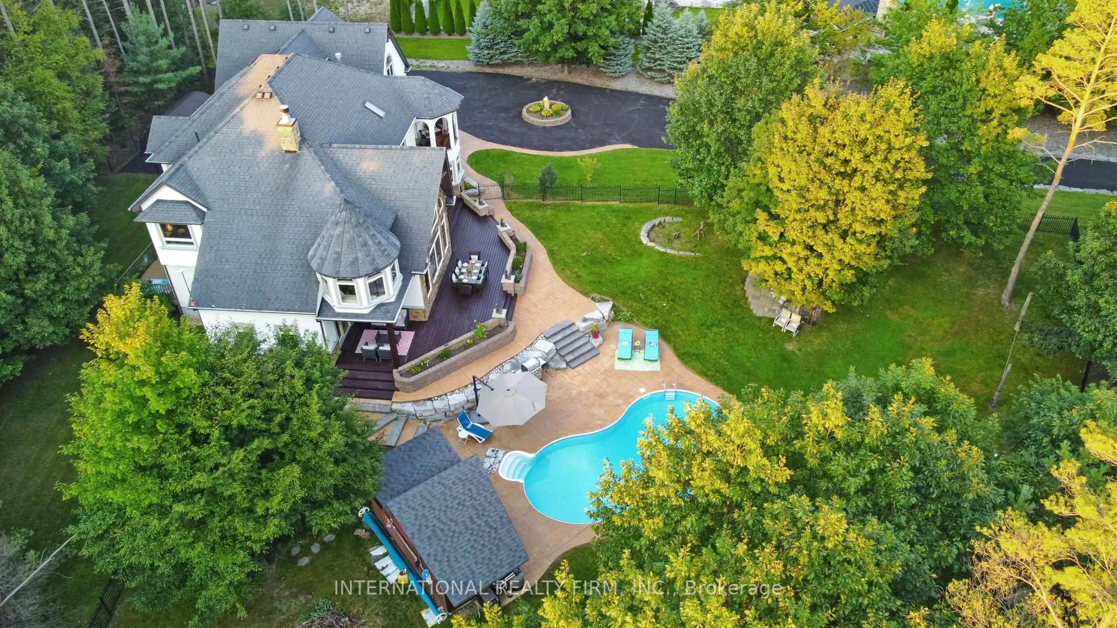 A pic from outside/outdoor area/front of a property/back of a property/a pic from drone, water/lake/river/ocean view for 6 Pinehurst Lane, Springwater Ontario L9X 0C7