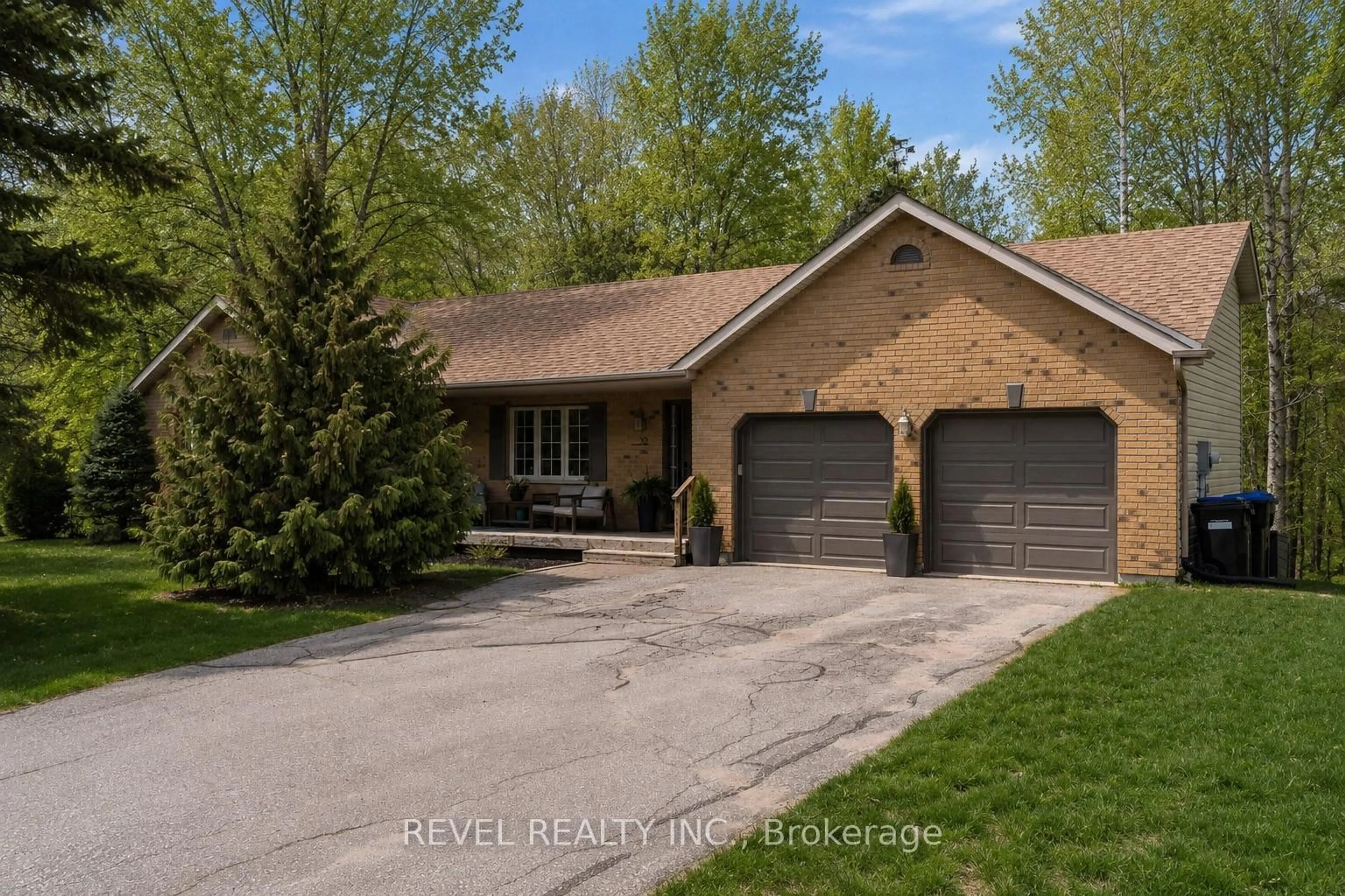 Home with brick exterior material, street for 32 Hickory Lane, Oro-Medonte Ontario L0K 1E0