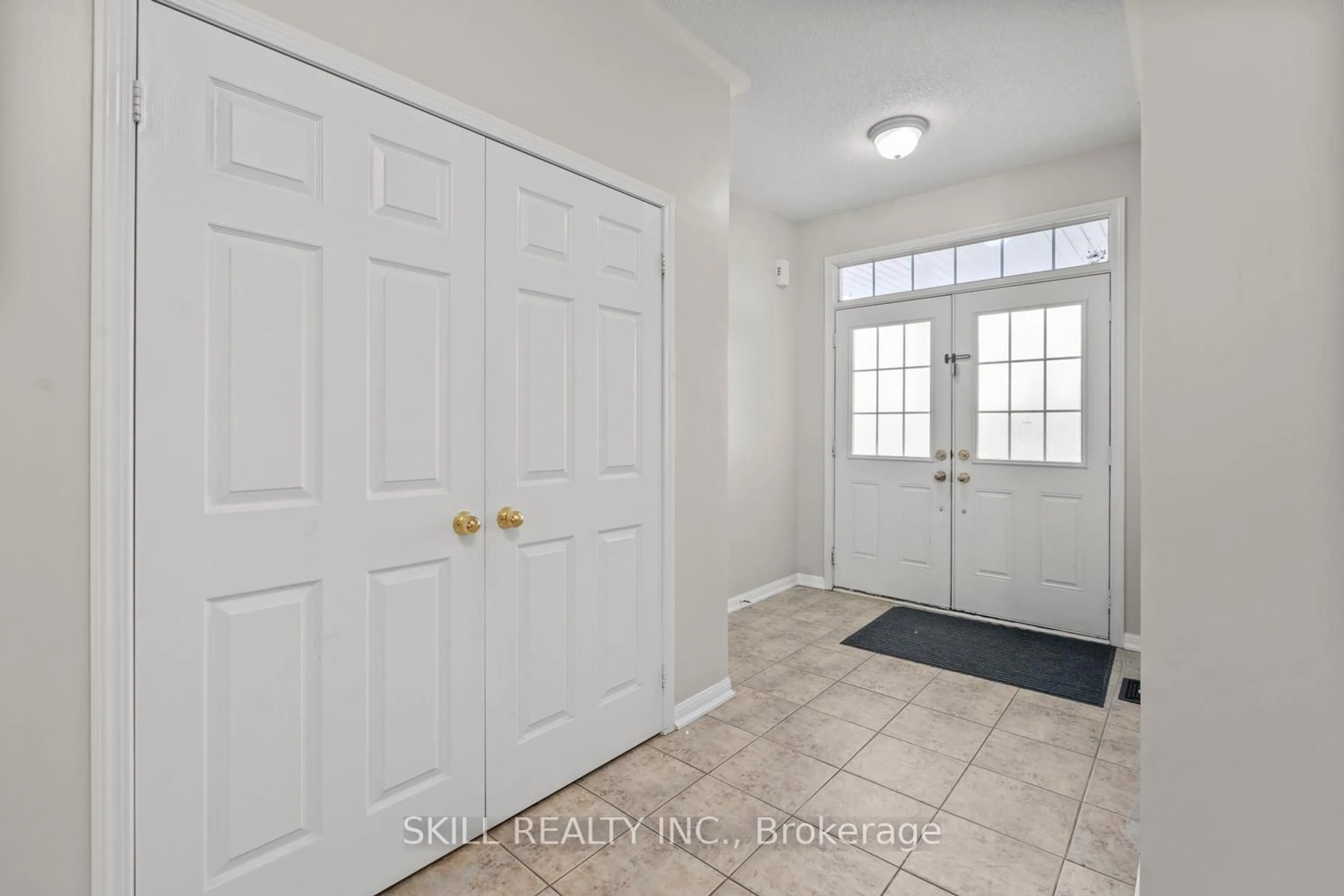 Indoor entryway for 73 Coronation Pkwy, Barrie Ontario L4M 0E2
