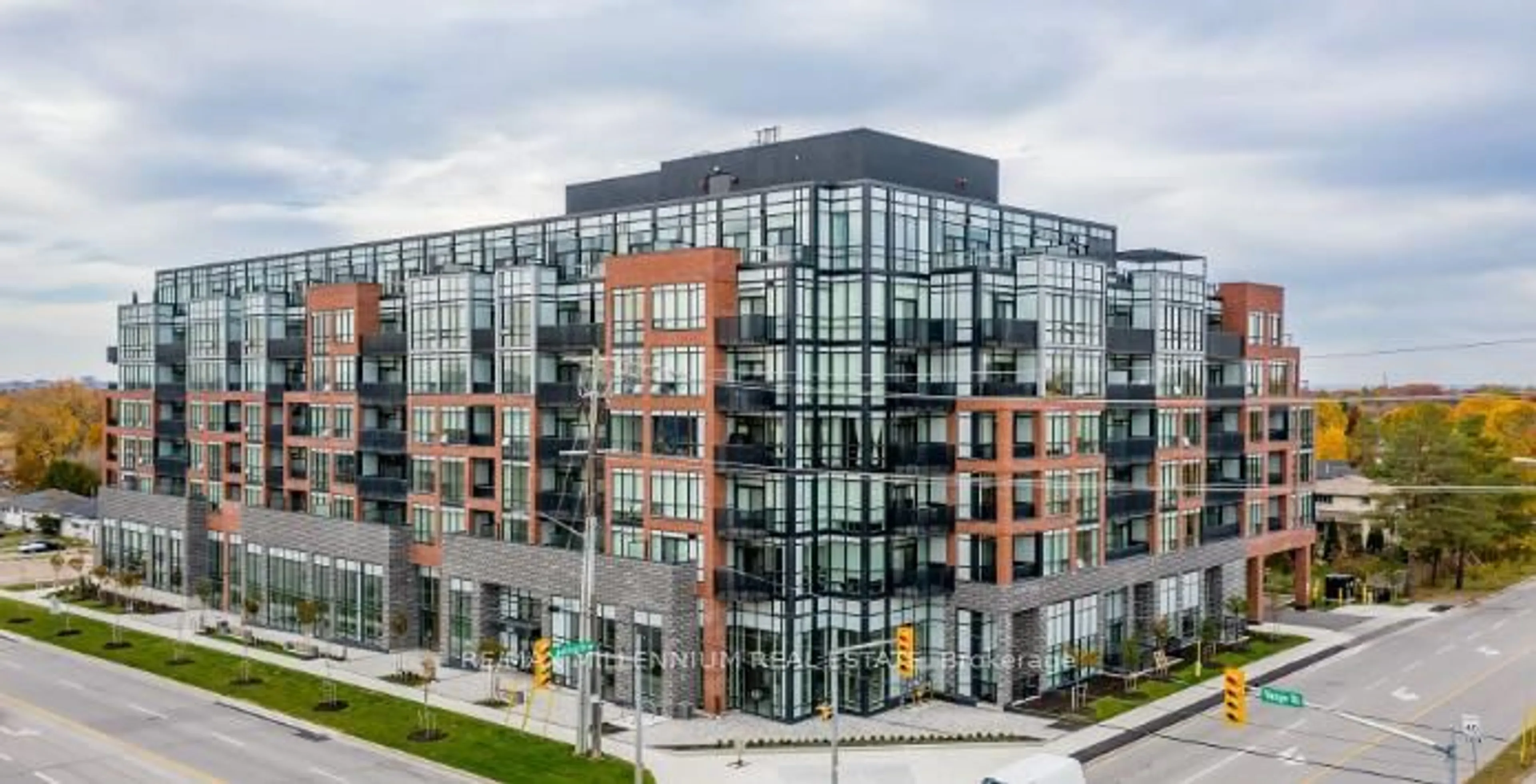A pic from outside/outdoor area/front of a property/back of a property/a pic from drone, unknown for 681 Yonge St #205, Barrie Ontario L9J 0K1