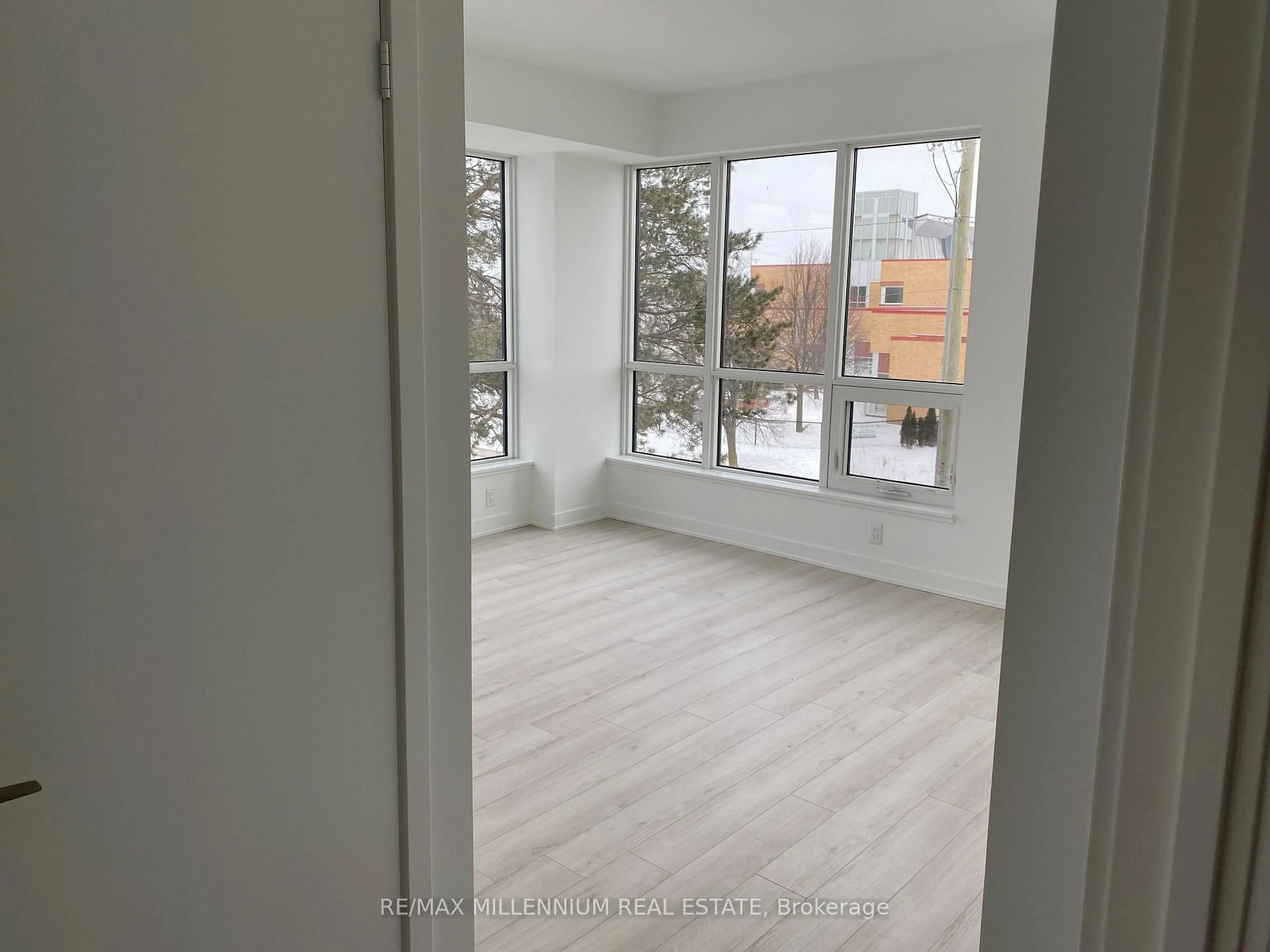 A pic of a room for 681 Yonge St #205, Barrie Ontario L9J 0K1
