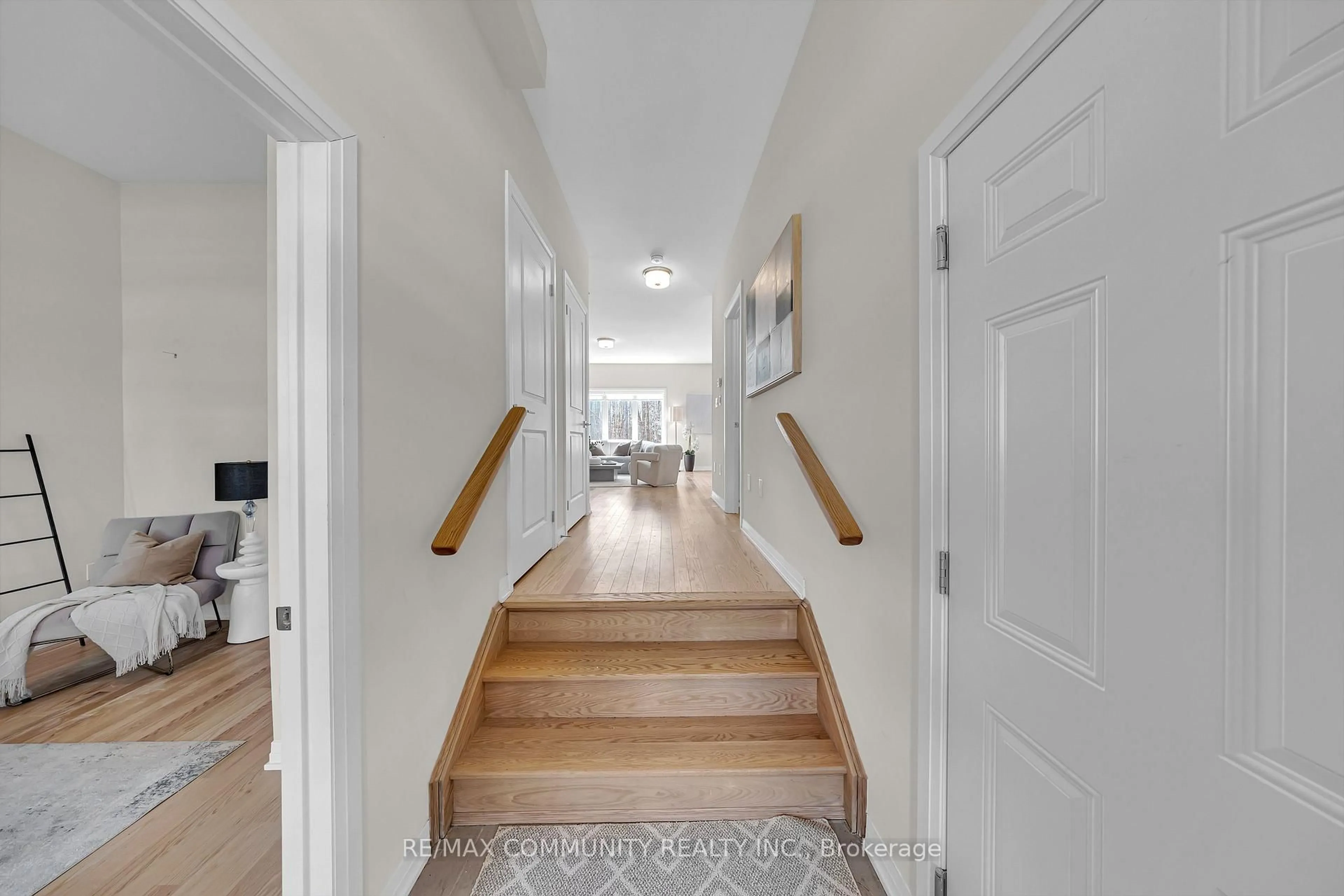 Indoor entryway for 3169 Searidge St, Severn Ontario L3V 0Y4