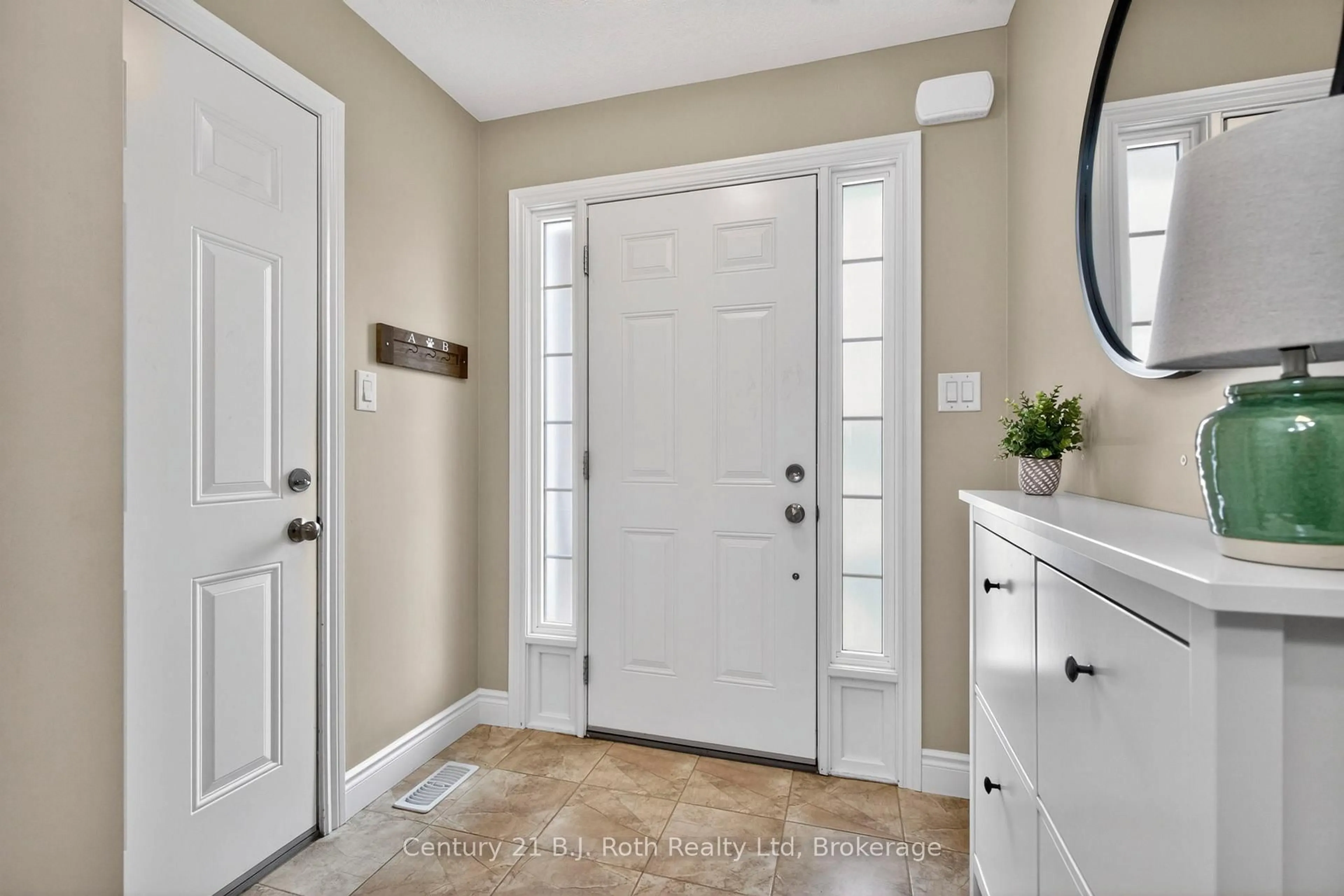 Indoor entryway for 24 Hunter Ave, Tay Ontario L0K 2A0