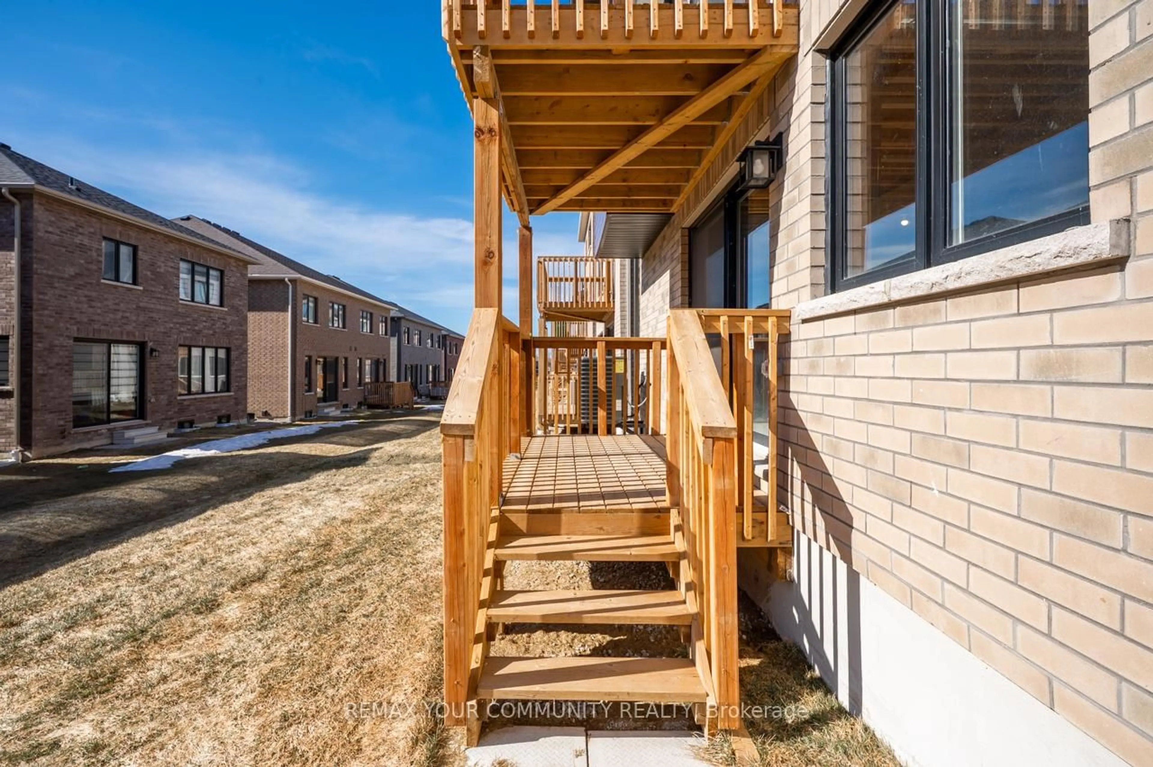 Patio, street for 106 Bearberry Rd #(Lot 44), Springwater Ontario L9X 2C9