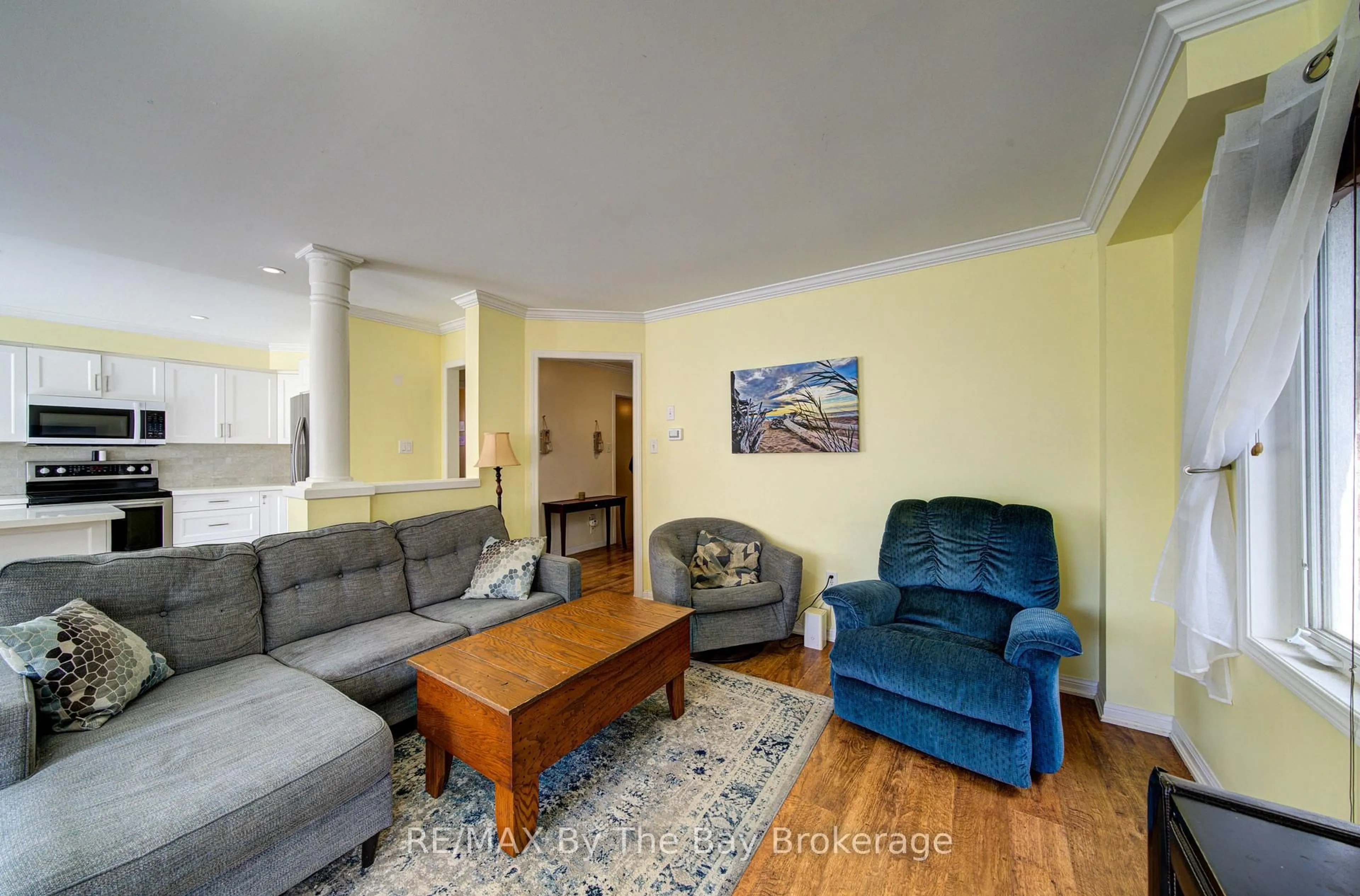 Living room with furniture, unknown for 88 Wesley Ave, Wasaga Beach Ontario L9Z 0B9