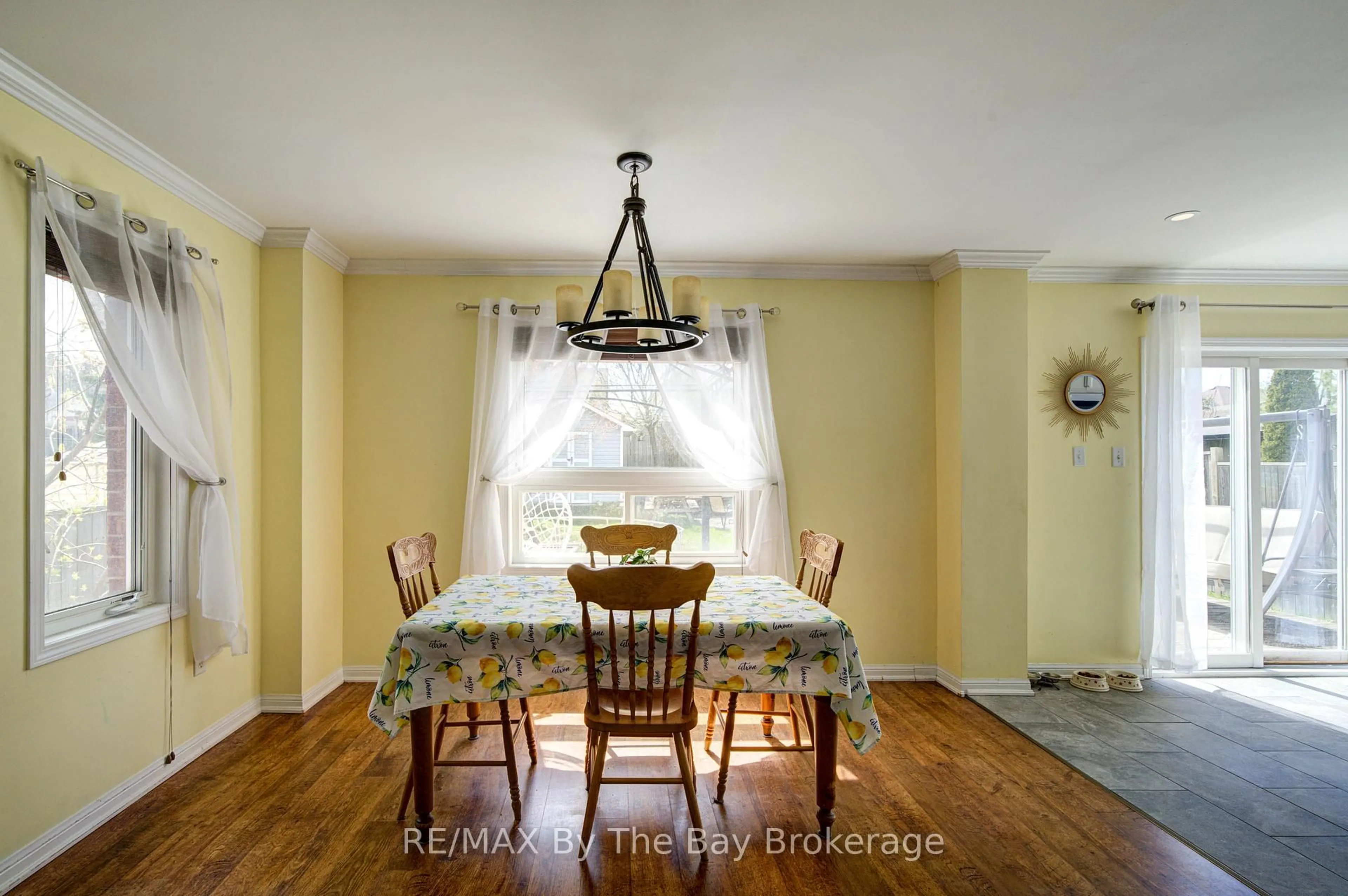 Dining room, unknown for 88 Wesley Ave, Wasaga Beach Ontario L9Z 0B9