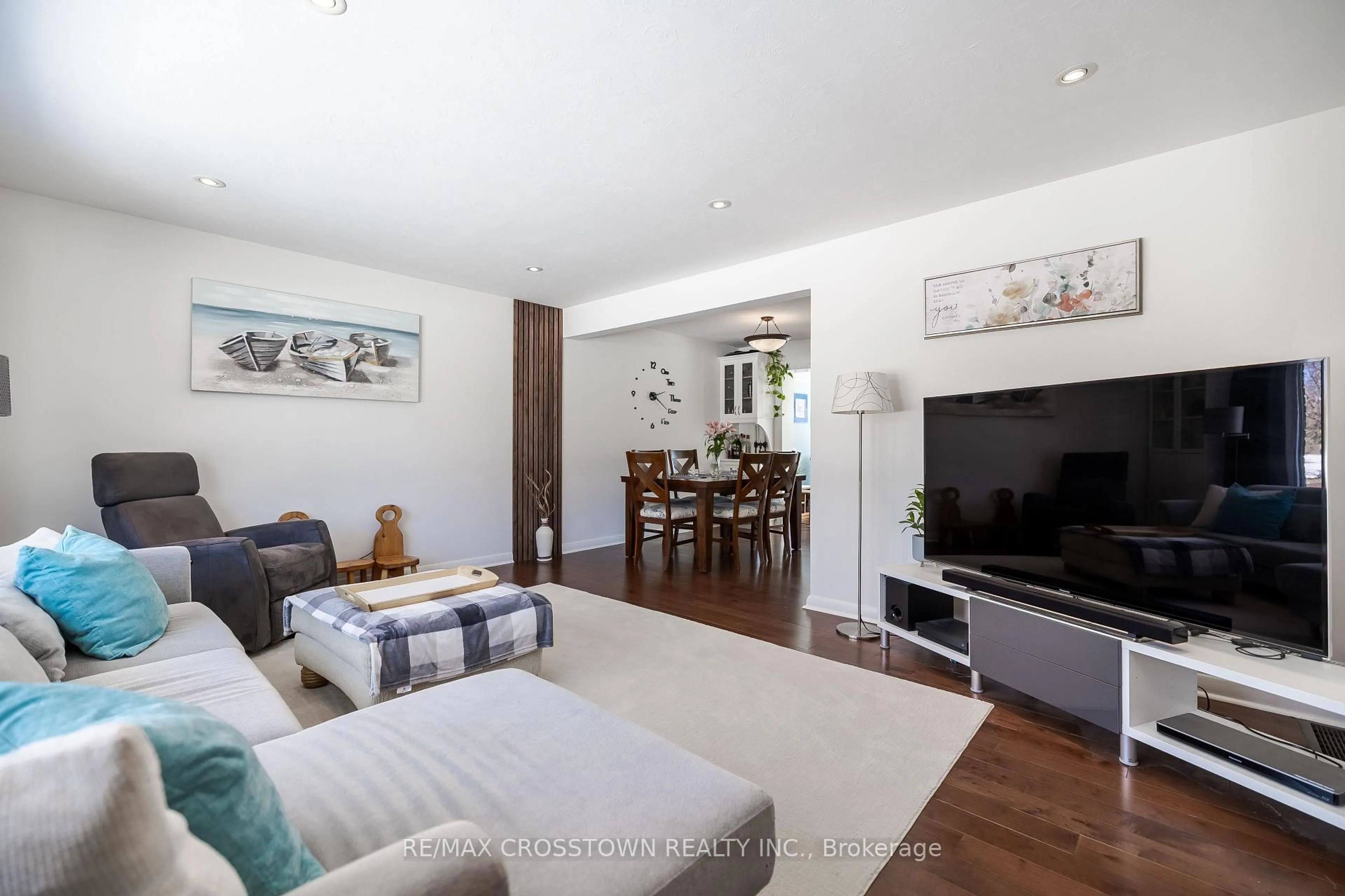 Living room with furniture, wood/laminate floor for 11 Castle Dr, Barrie Ontario L4N 1P7