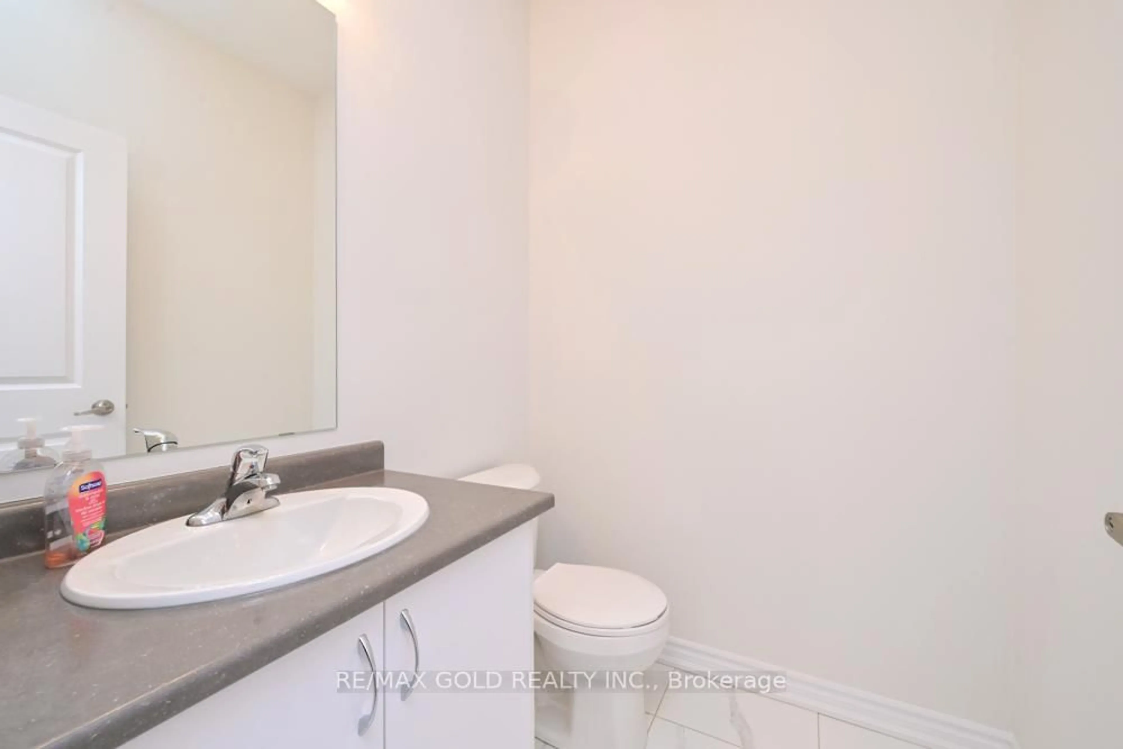 Standard bathroom, unknown for 20 Tamworth Terr, Barrie Ontario L9J 0W5