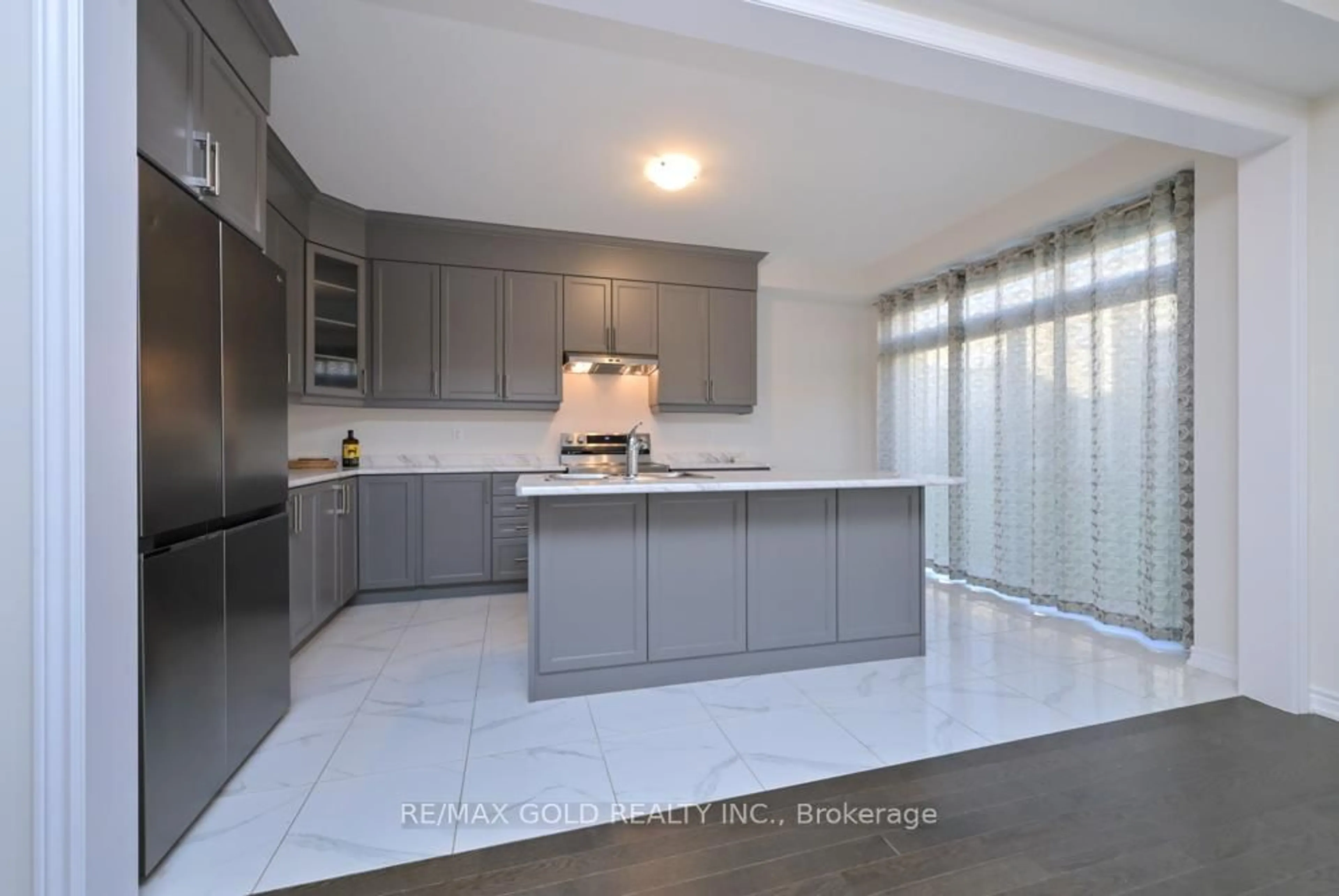 Contemporary kitchen, unknown for 20 Tamworth Terr, Barrie Ontario L9J 0W5