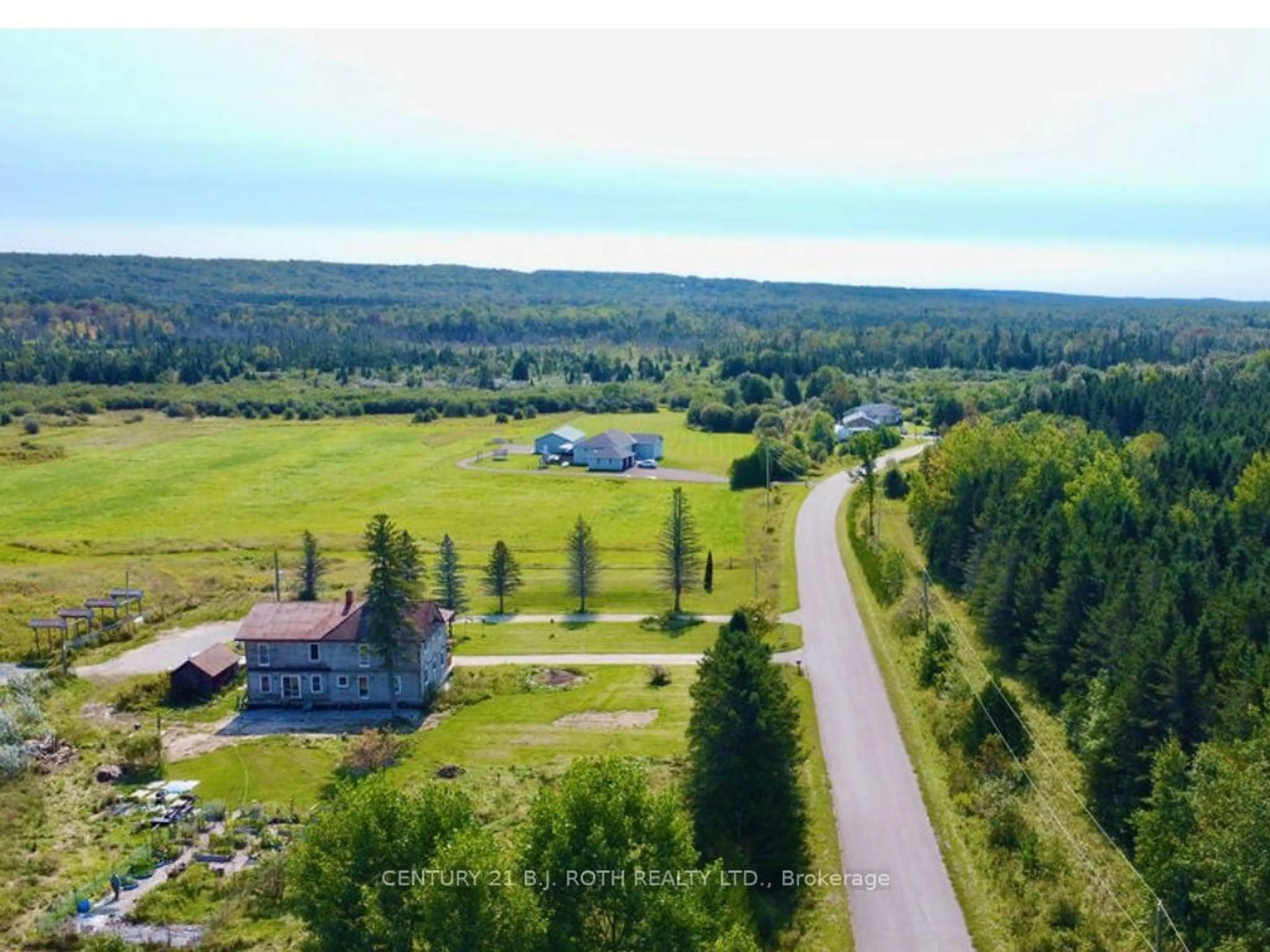 A pic from outside/outdoor area/front of a property/back of a property/a pic from drone, unknown for 253 Craig Sdrd, Oro-Medonte Ontario L0L 1V0