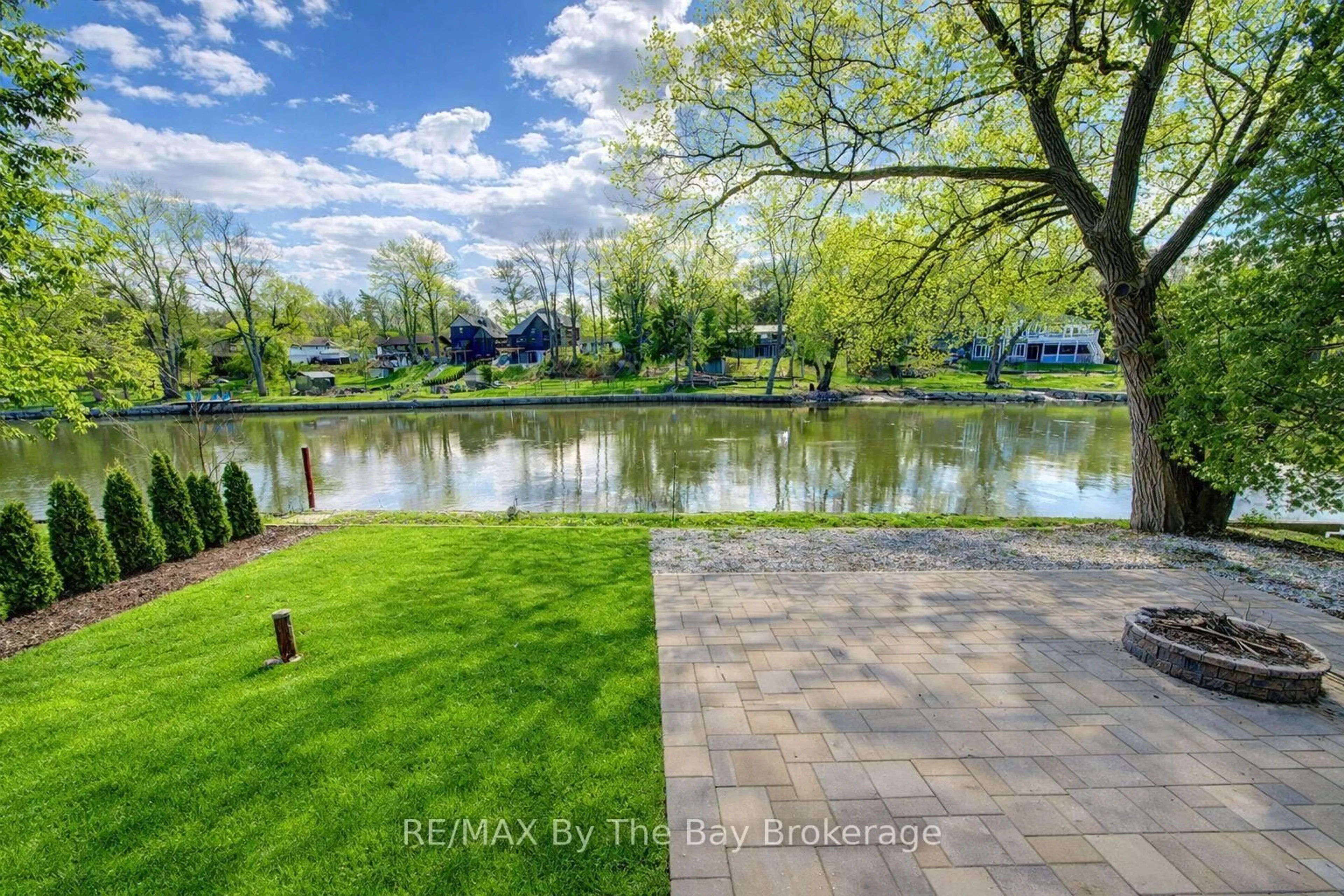 A pic from outside/outdoor area/front of a property/back of a property/a pic from drone, water/lake/river/ocean view for 646 Oxbow Park Dr, Wasaga Beach Ontario L9Z 2V2