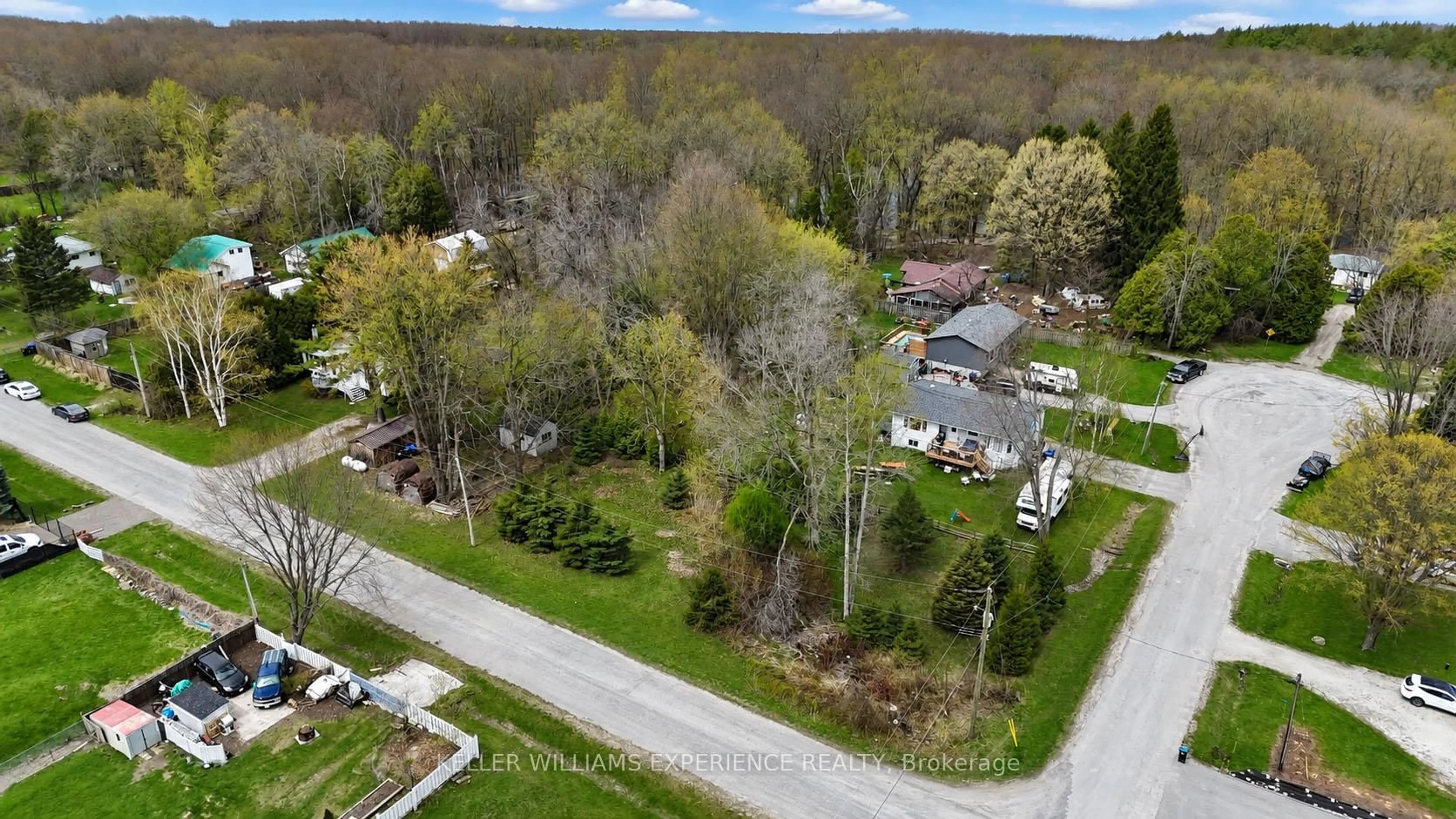 A pic from outside/outdoor area/front of a property/back of a property/a pic from drone, unknown for 6 Slemish Ave, Springwater Ontario L0L 2K0