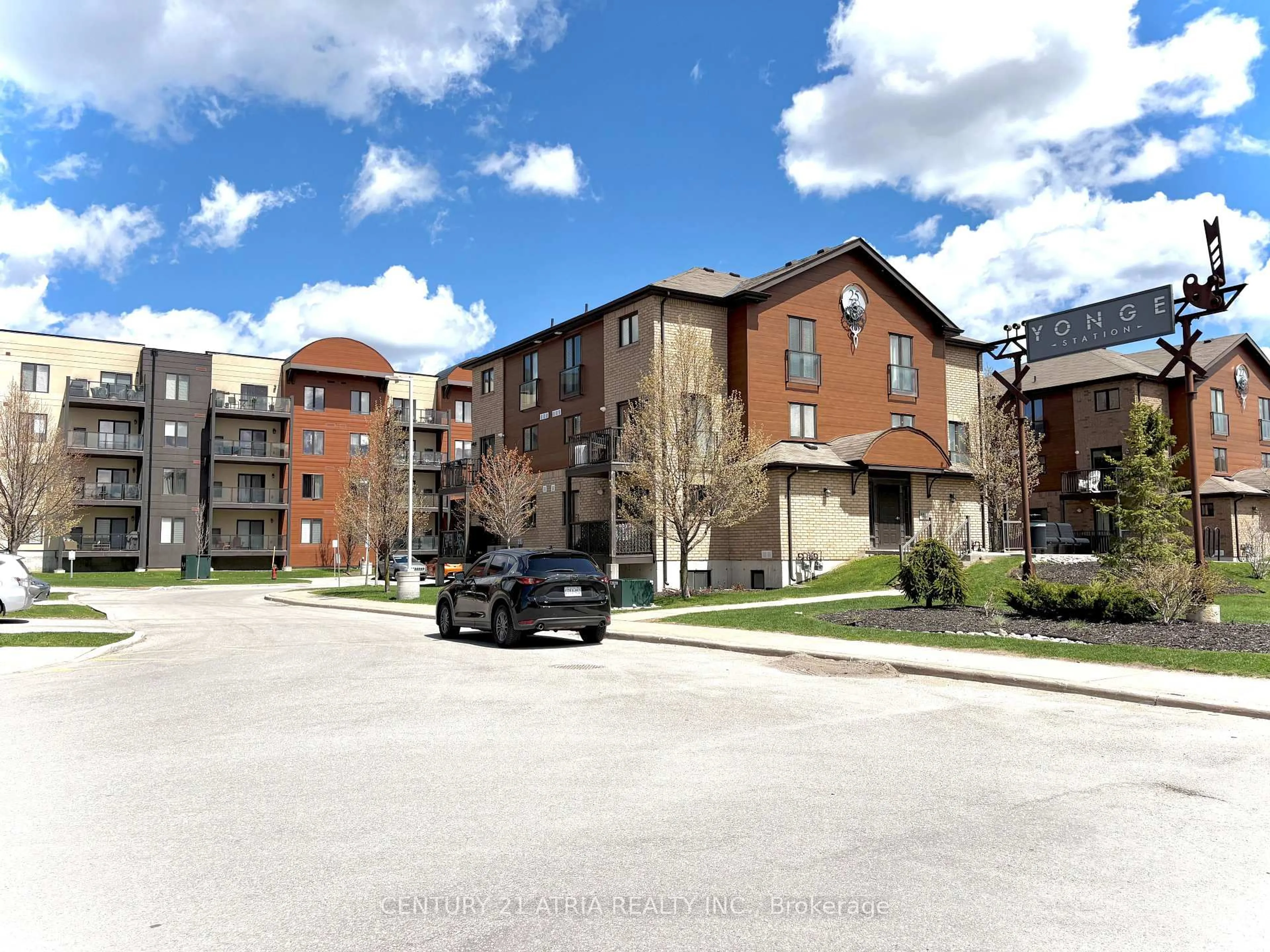 A pic from outside/outdoor area/front of a property/back of a property/a pic from drone, street for 720 Yonge St #109, Barrie Ontario L9J 0G9