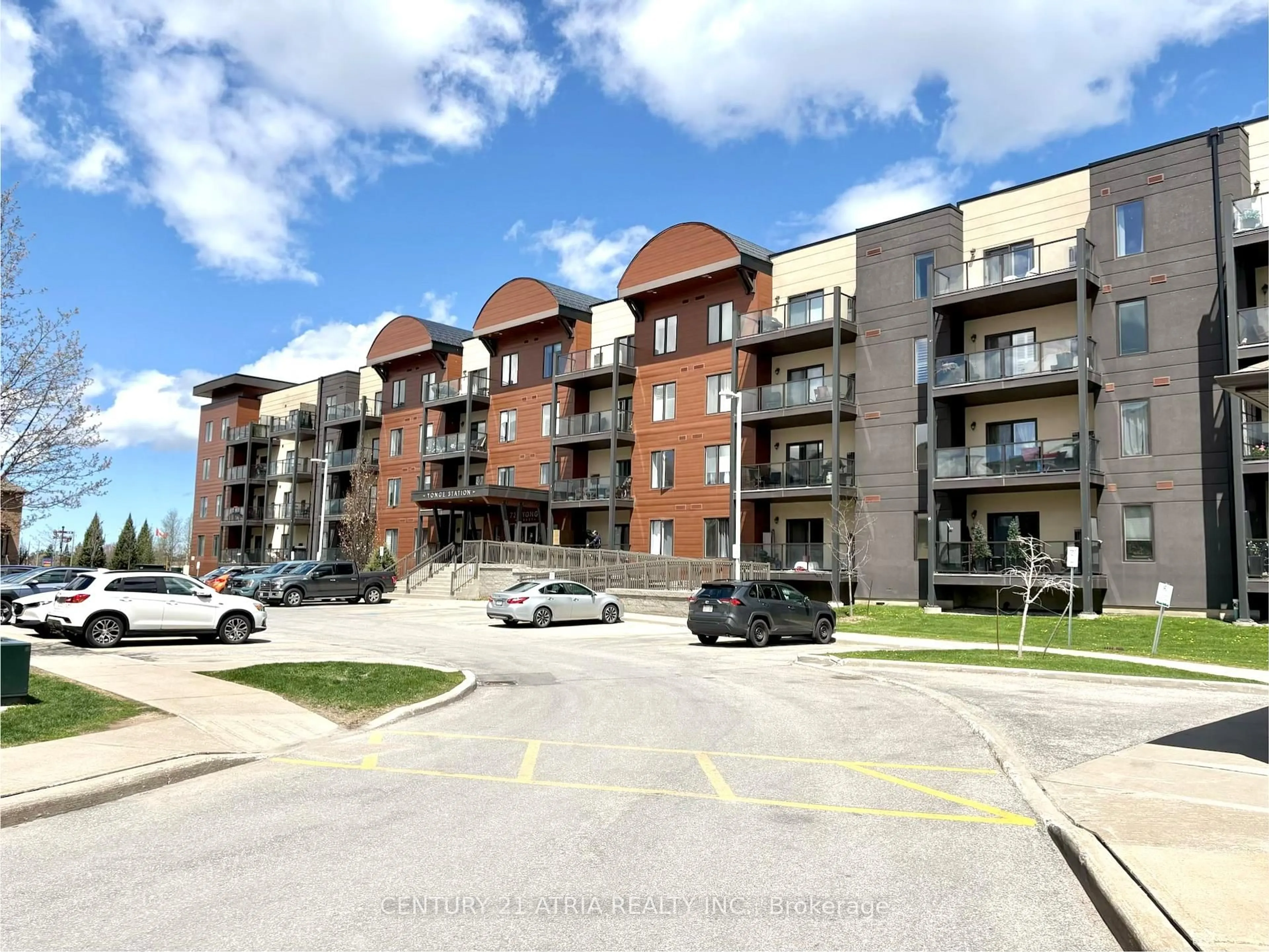 A pic from outside/outdoor area/front of a property/back of a property/a pic from drone, unknown for 720 Yonge St #109, Barrie Ontario L9J 0G9