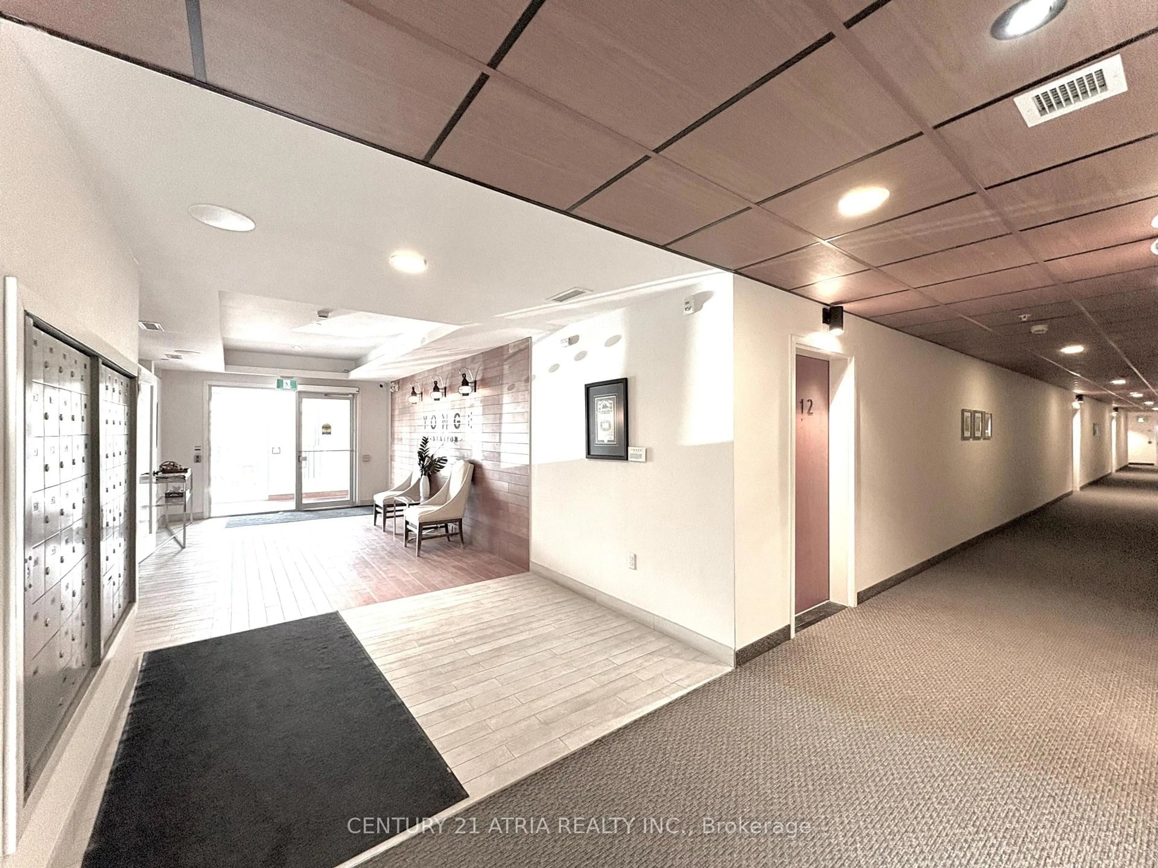Indoor foyer for 720 Yonge St #109, Barrie Ontario L9J 0G9