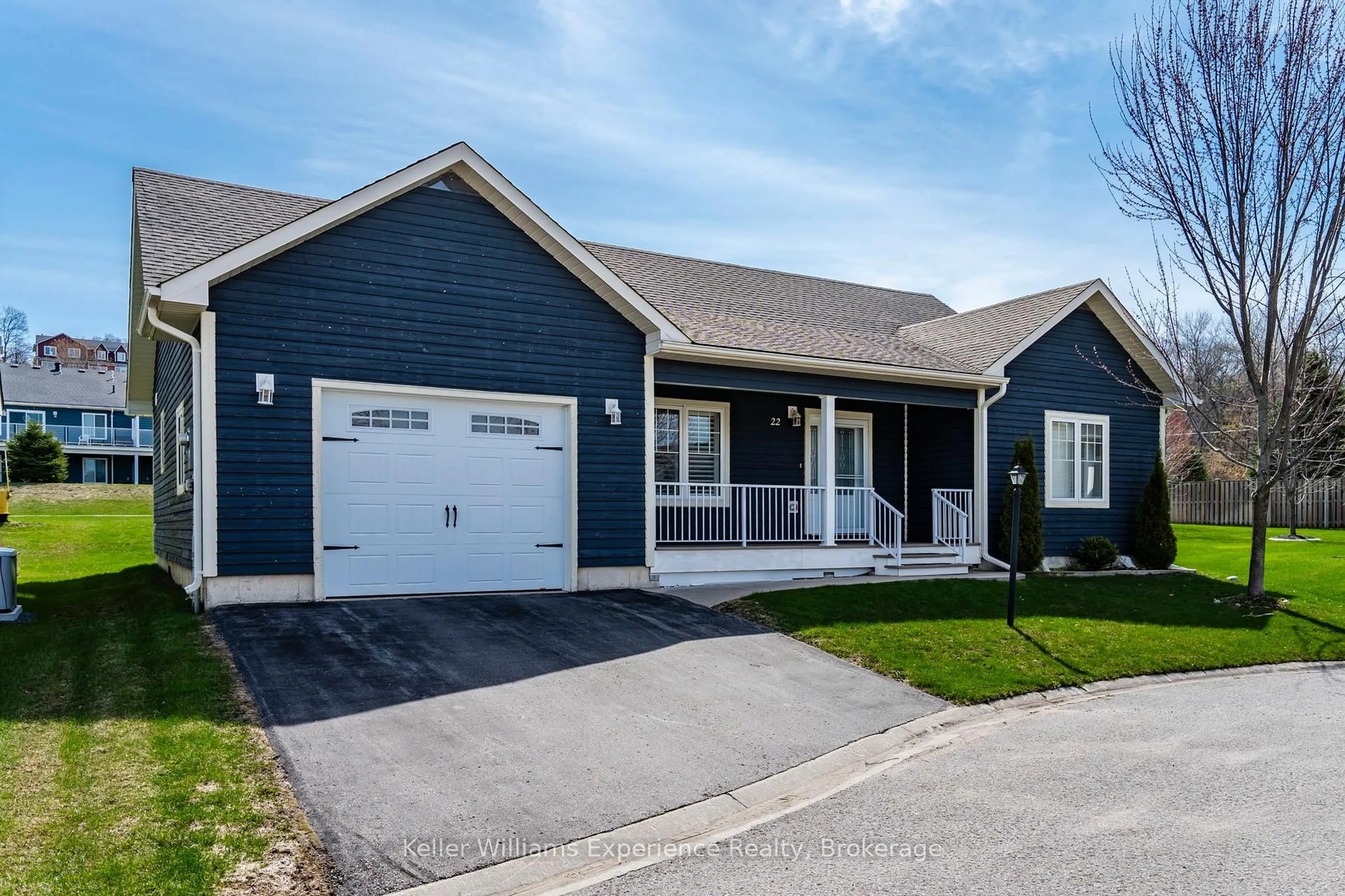Home with vinyl exterior material, street for 22 Grew Cres, Penetanguishene Ontario L9M 0A4
