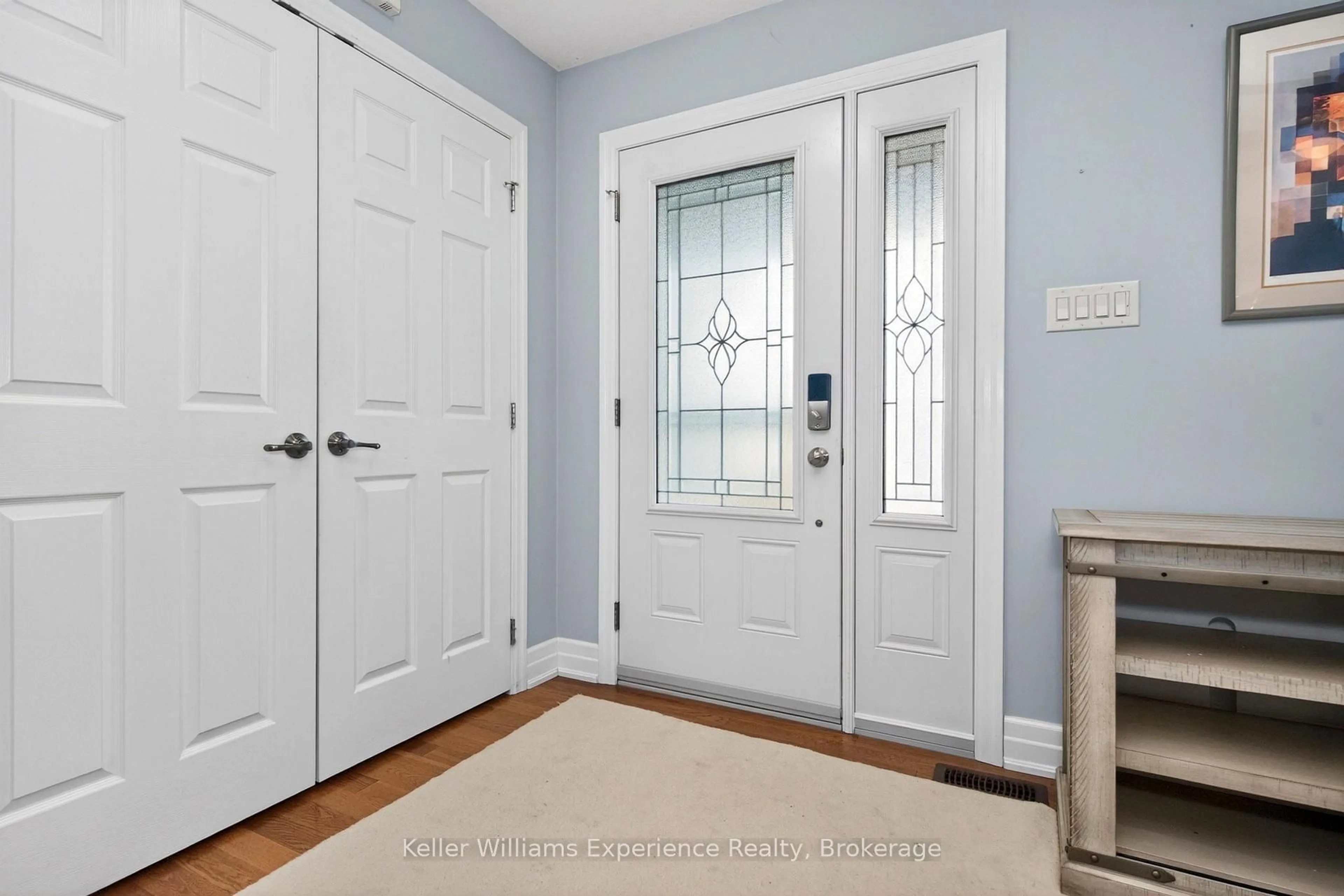 Indoor entryway for 22 Grew Cres, Penetanguishene Ontario L9M 0A4