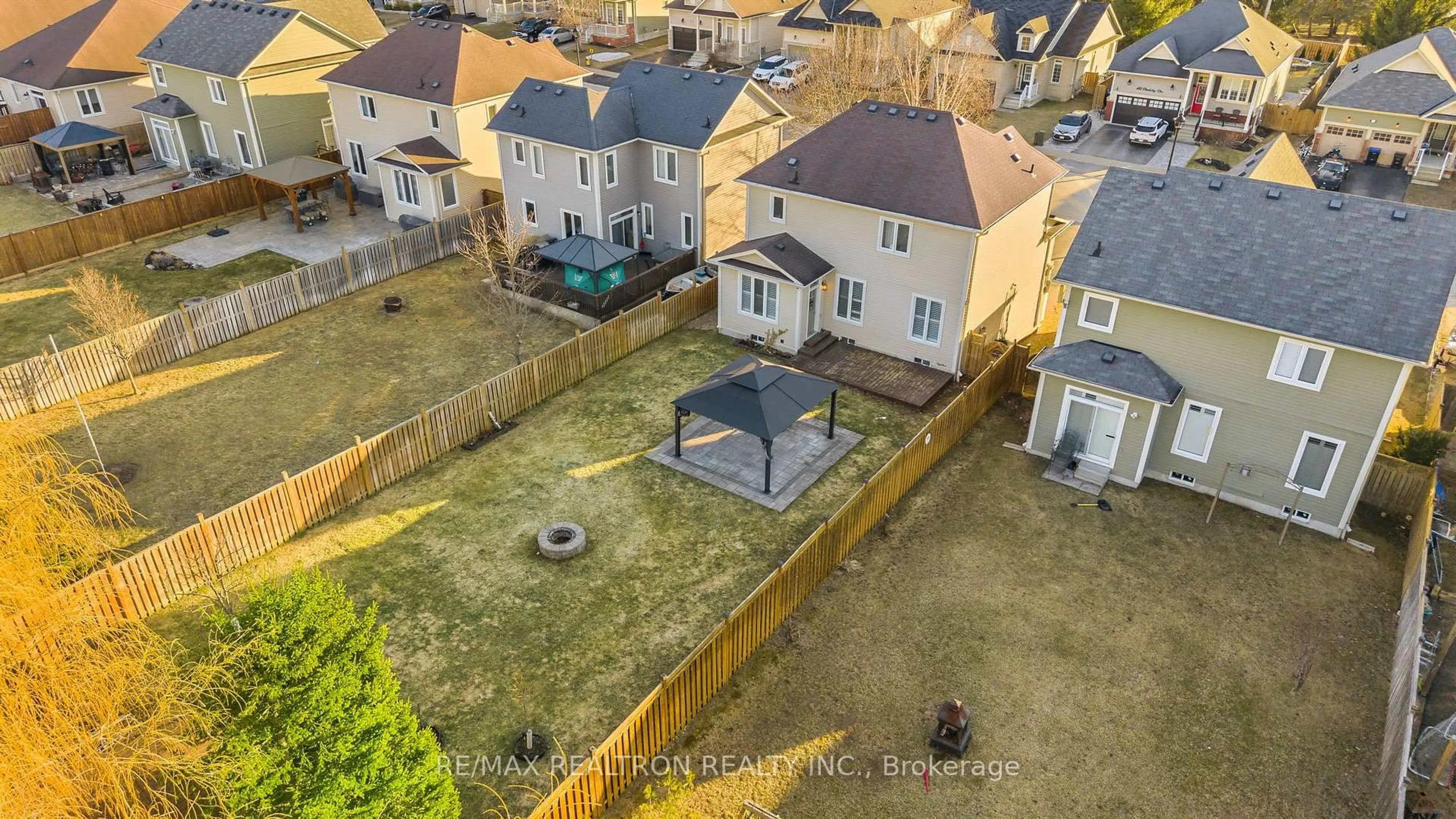 A pic from outside/outdoor area/front of a property/back of a property/a pic from drone, city buildings view from balcony for 41 Christy Dr, Wasaga Beach Ontario L9Z 0E5