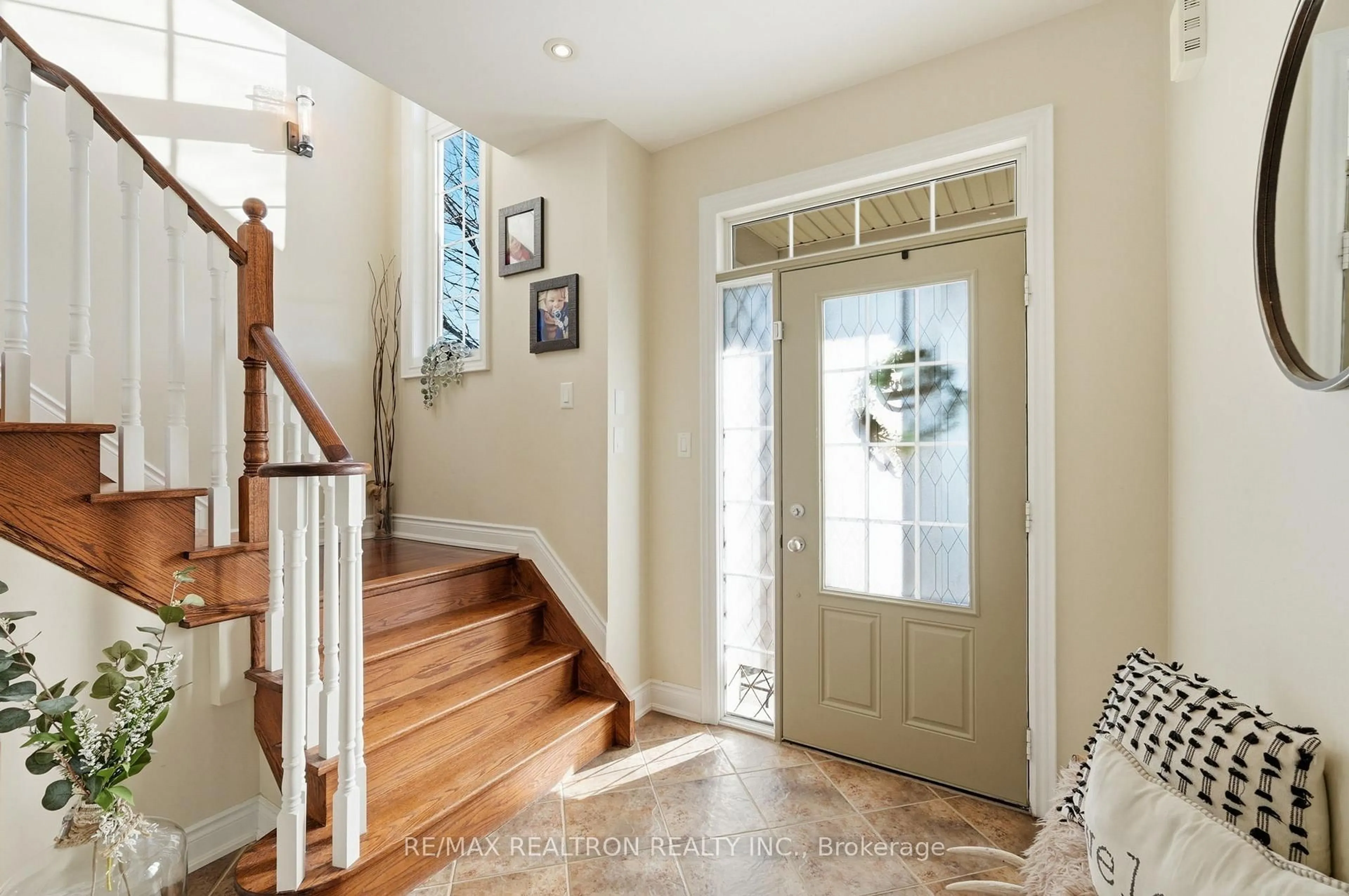Indoor entryway for 41 Christy Dr, Wasaga Beach Ontario L9Z 0E5