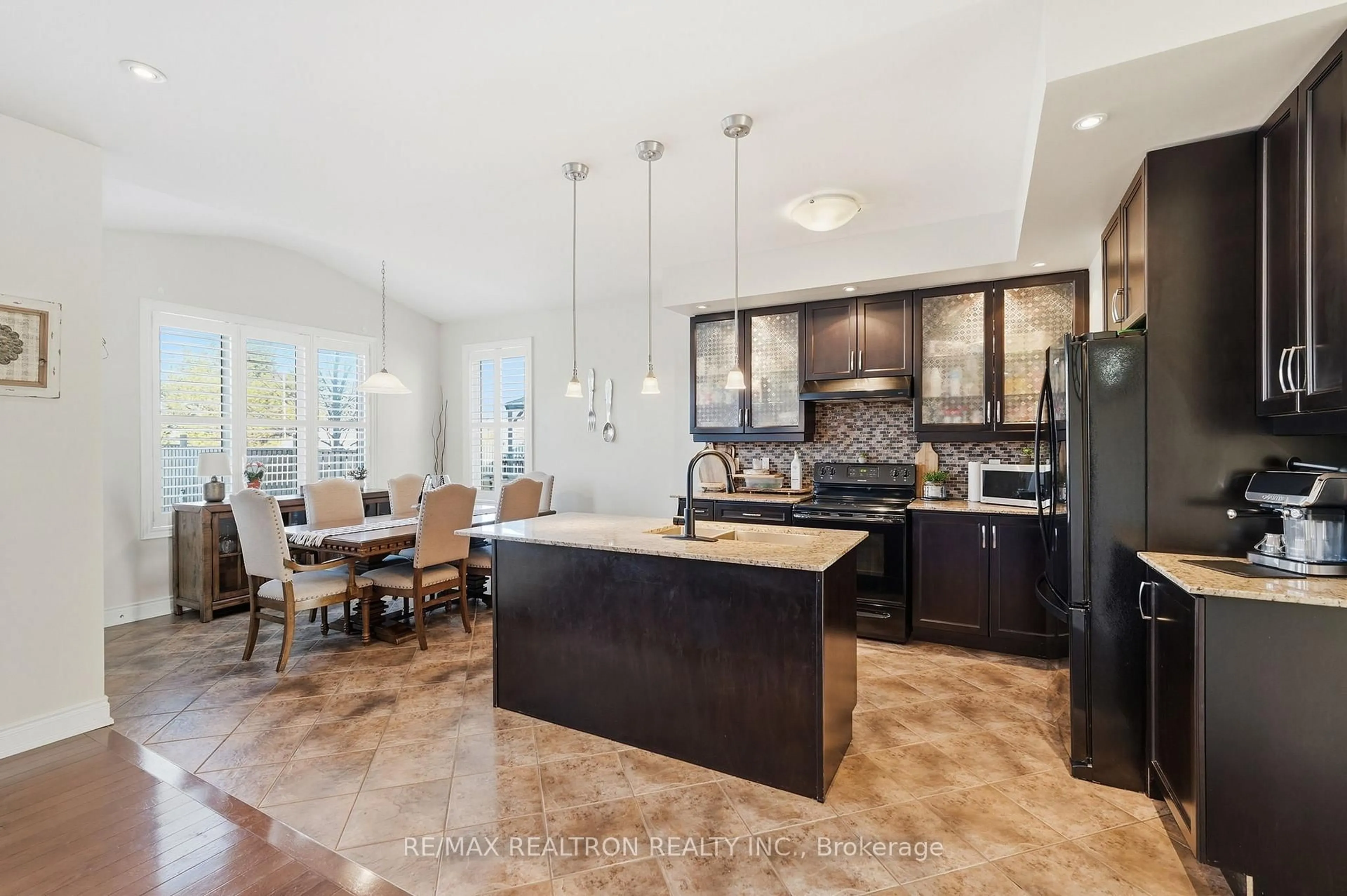 Open concept kitchen, ceramic/tile floor for 41 Christy Dr, Wasaga Beach Ontario L9Z 0E5