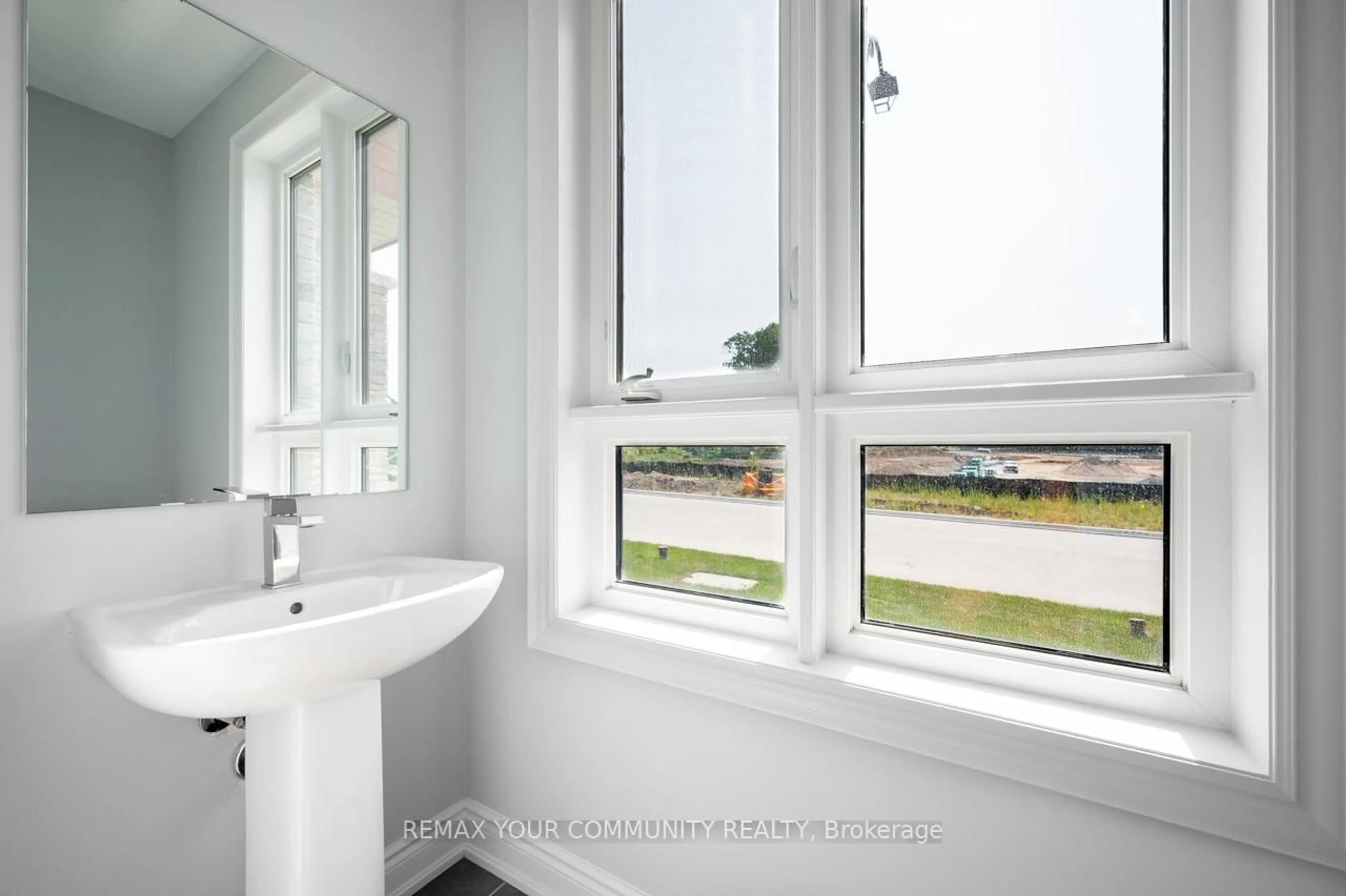Standard bathroom, ceramic/tile floor for 49 Periwinkle Rd, Springwater Ontario L9X 2C9