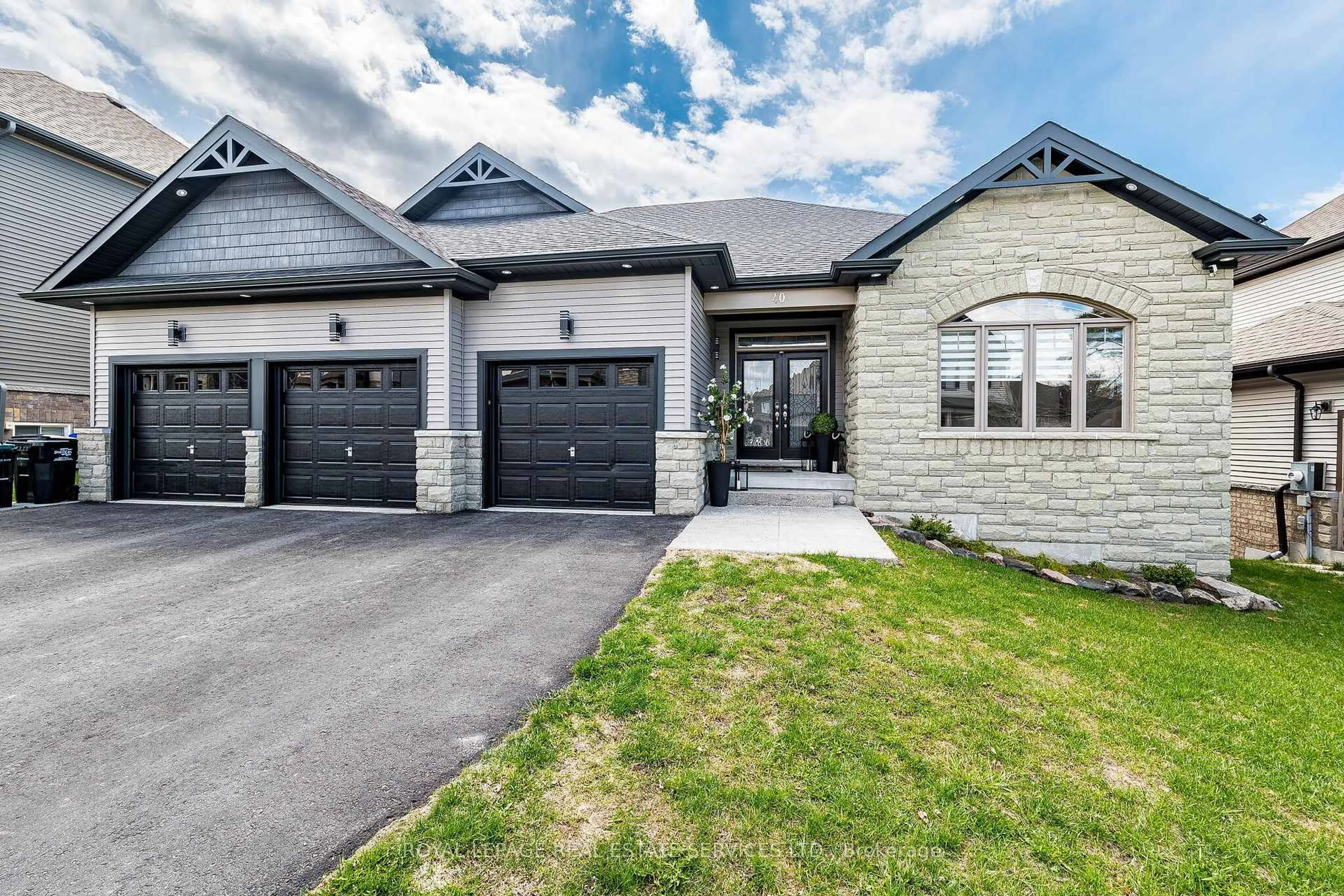 Home with brick exterior material, street for 40 Landscape Dr, Oro-Medonte Ontario L0L 2L0