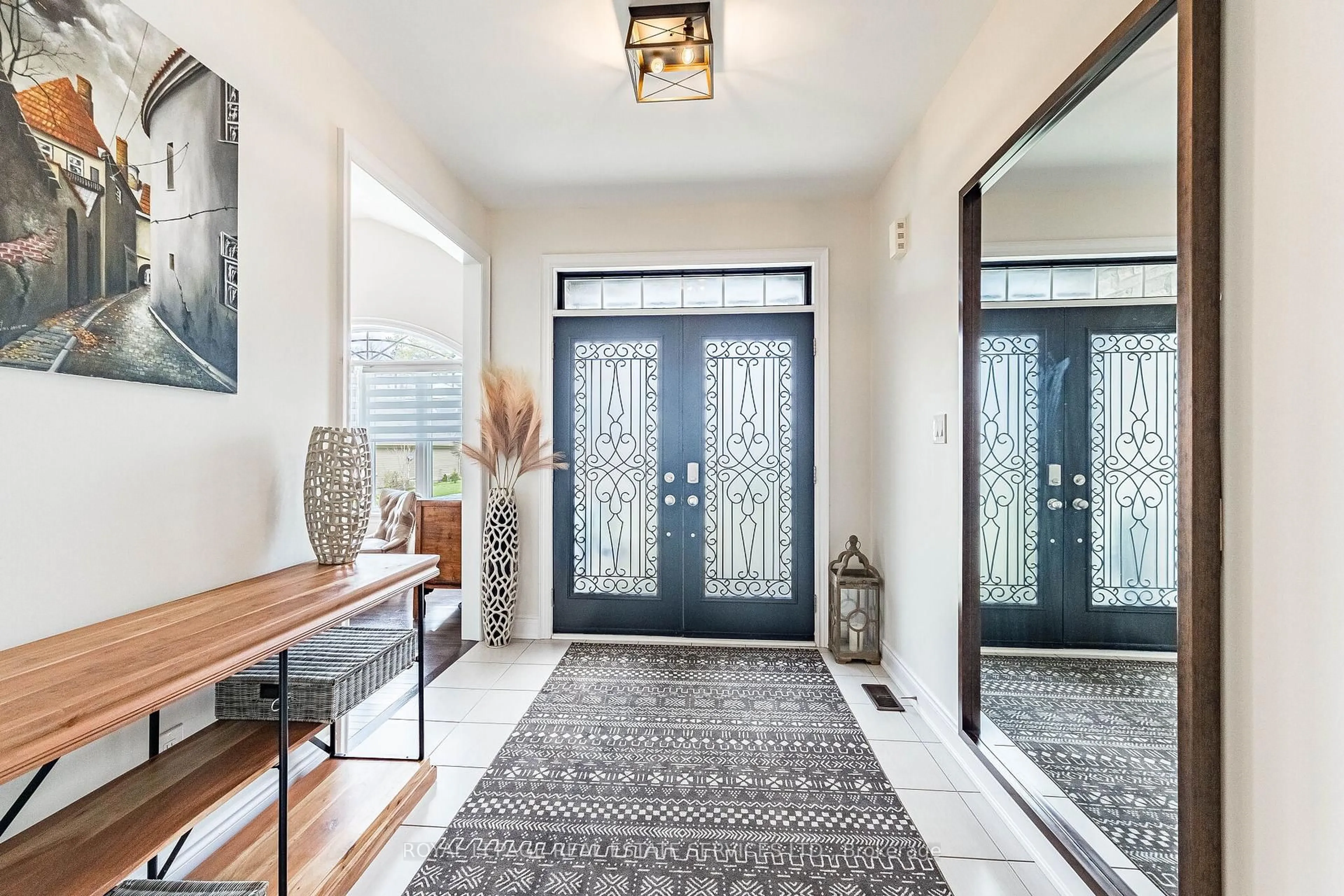 Indoor entryway for 40 Landscape Dr, Oro-Medonte Ontario L0L 2L0