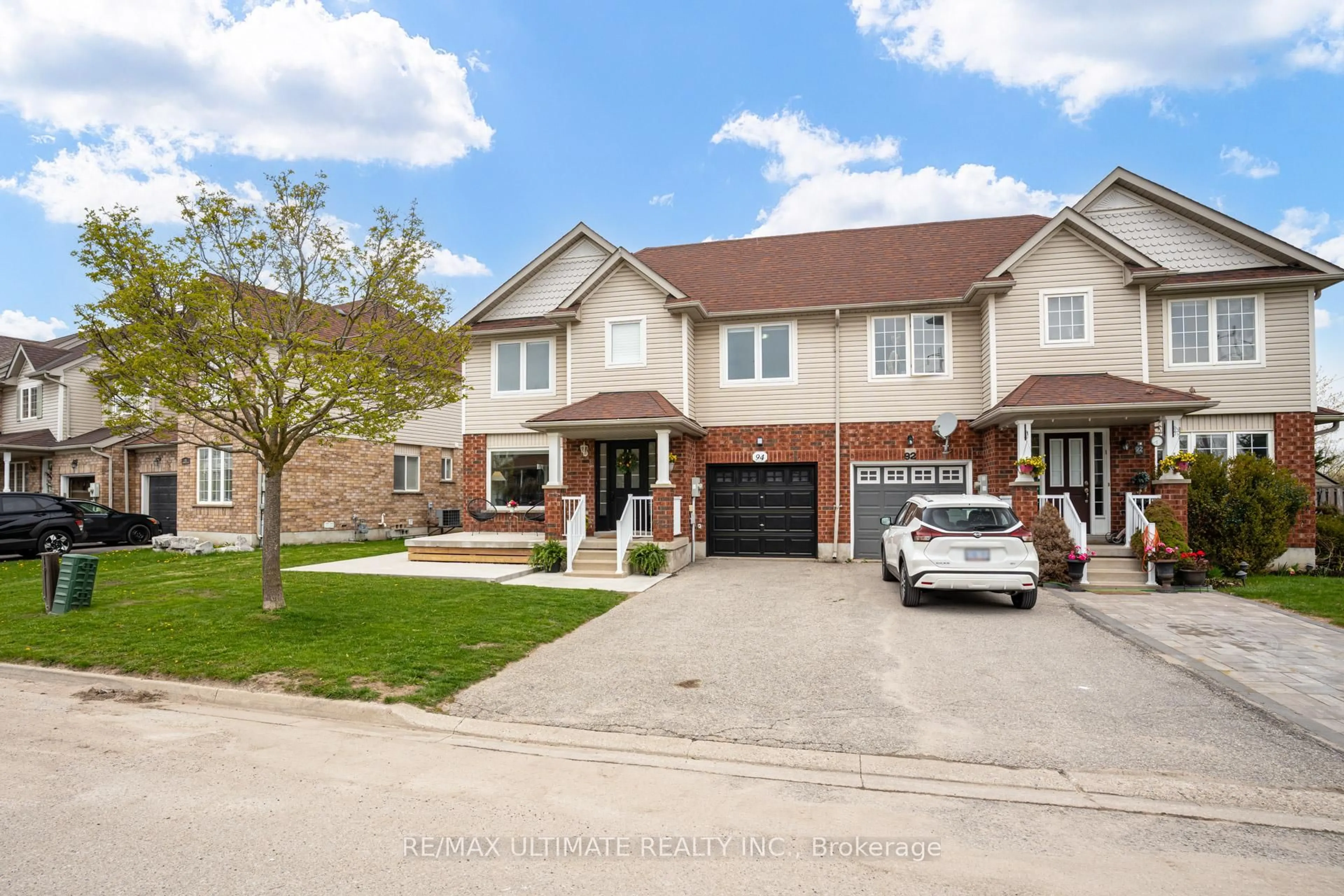 Home with brick exterior material, street for 94 Thrushwood Dr, Barrie Ontario L4N 0Z1