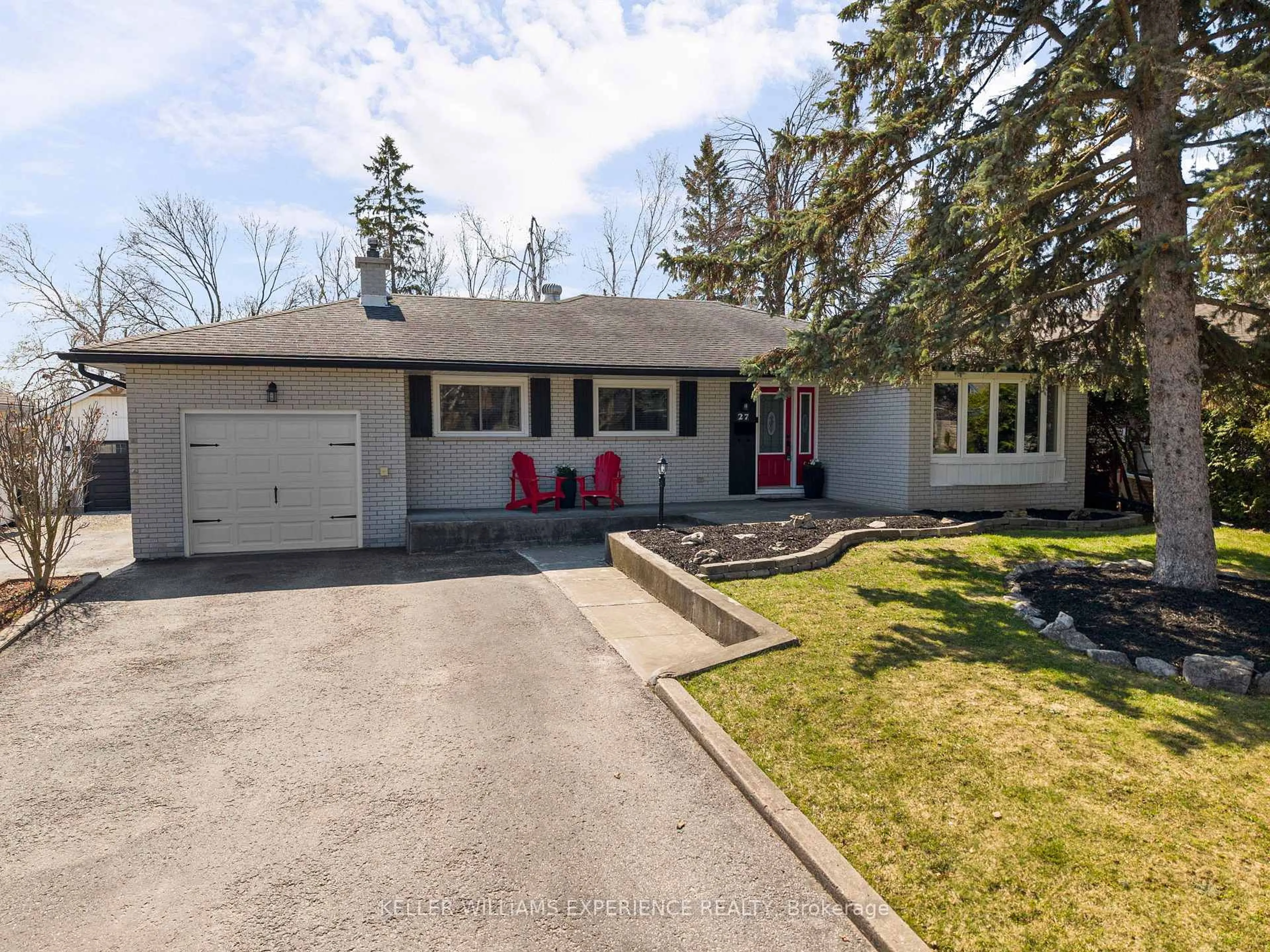 Home with vinyl exterior material, street for 27 Ottaway Ave, Barrie Ontario L4M 2W6