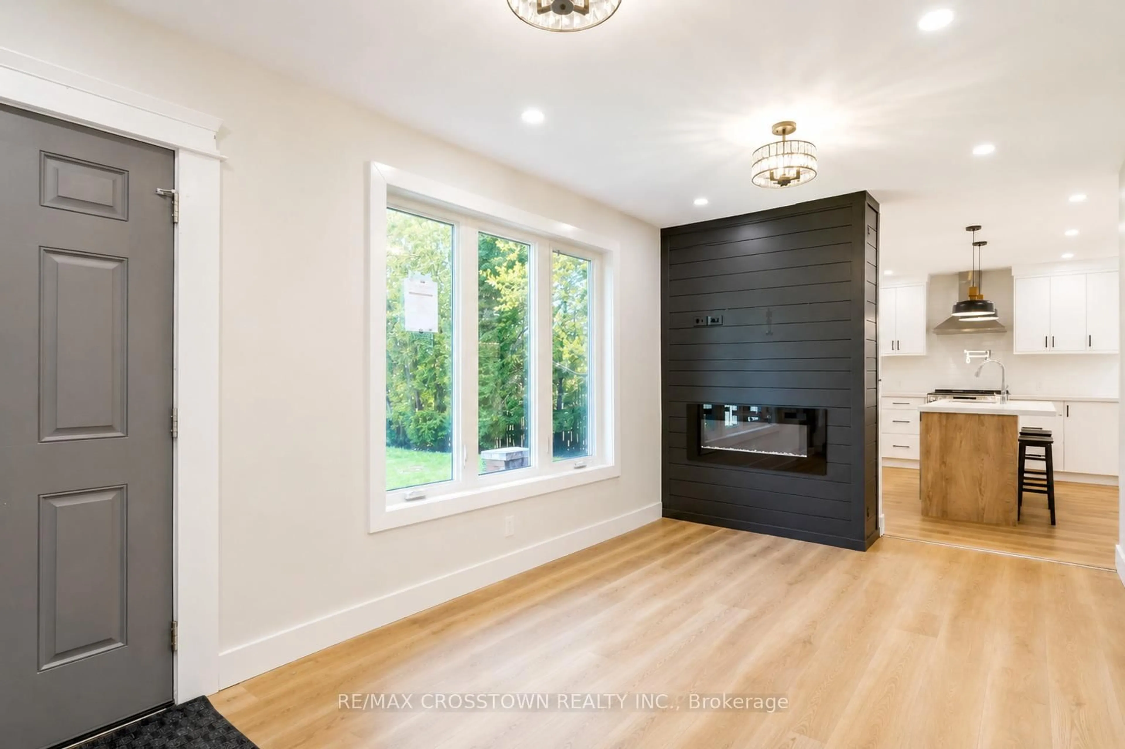 Indoor entryway for 86 Doran Rd, Springwater Ontario L0L 1X0