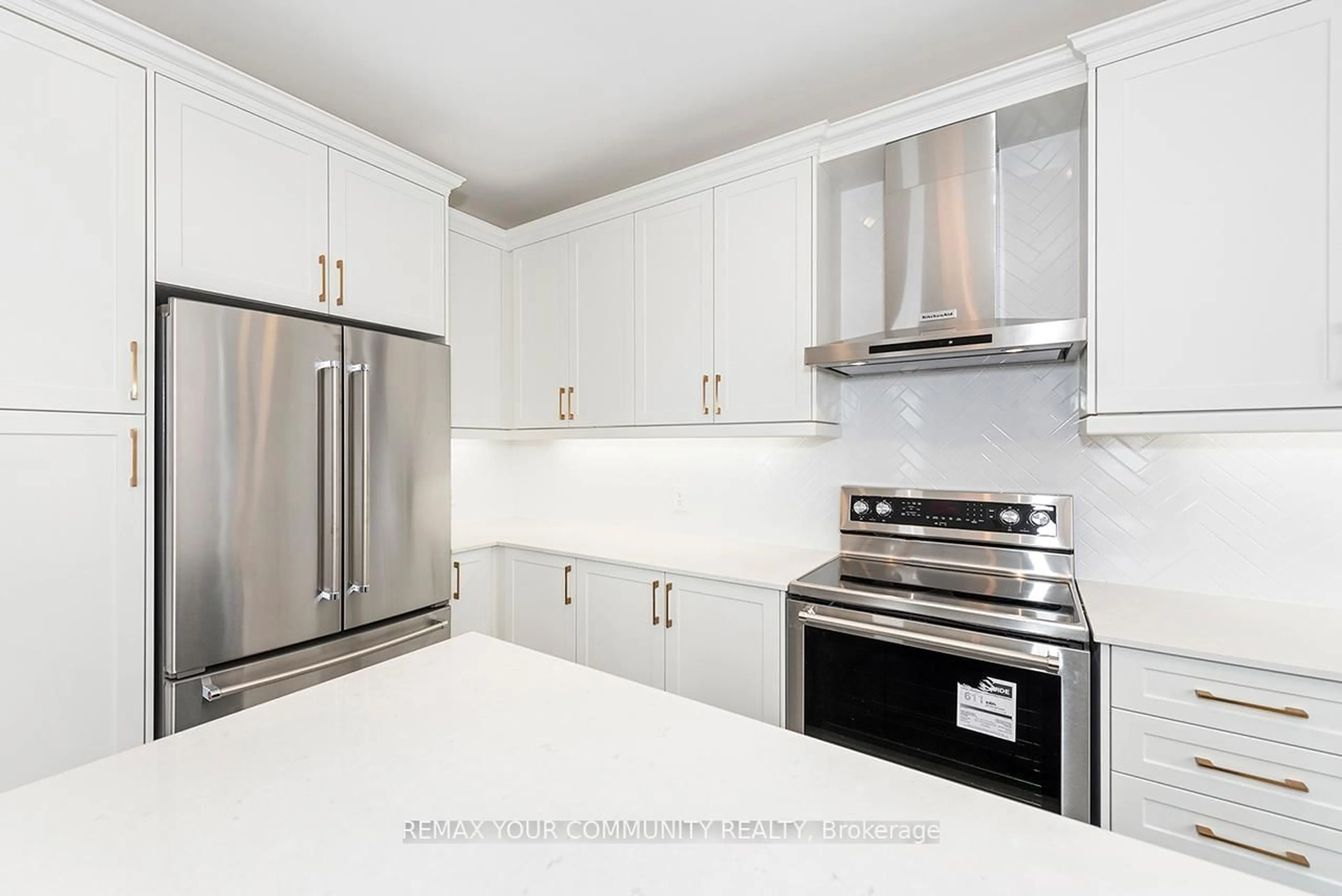Standard kitchen, unknown for 115 Bearberry Rd Rd, Springwater Ontario L9X 2C9