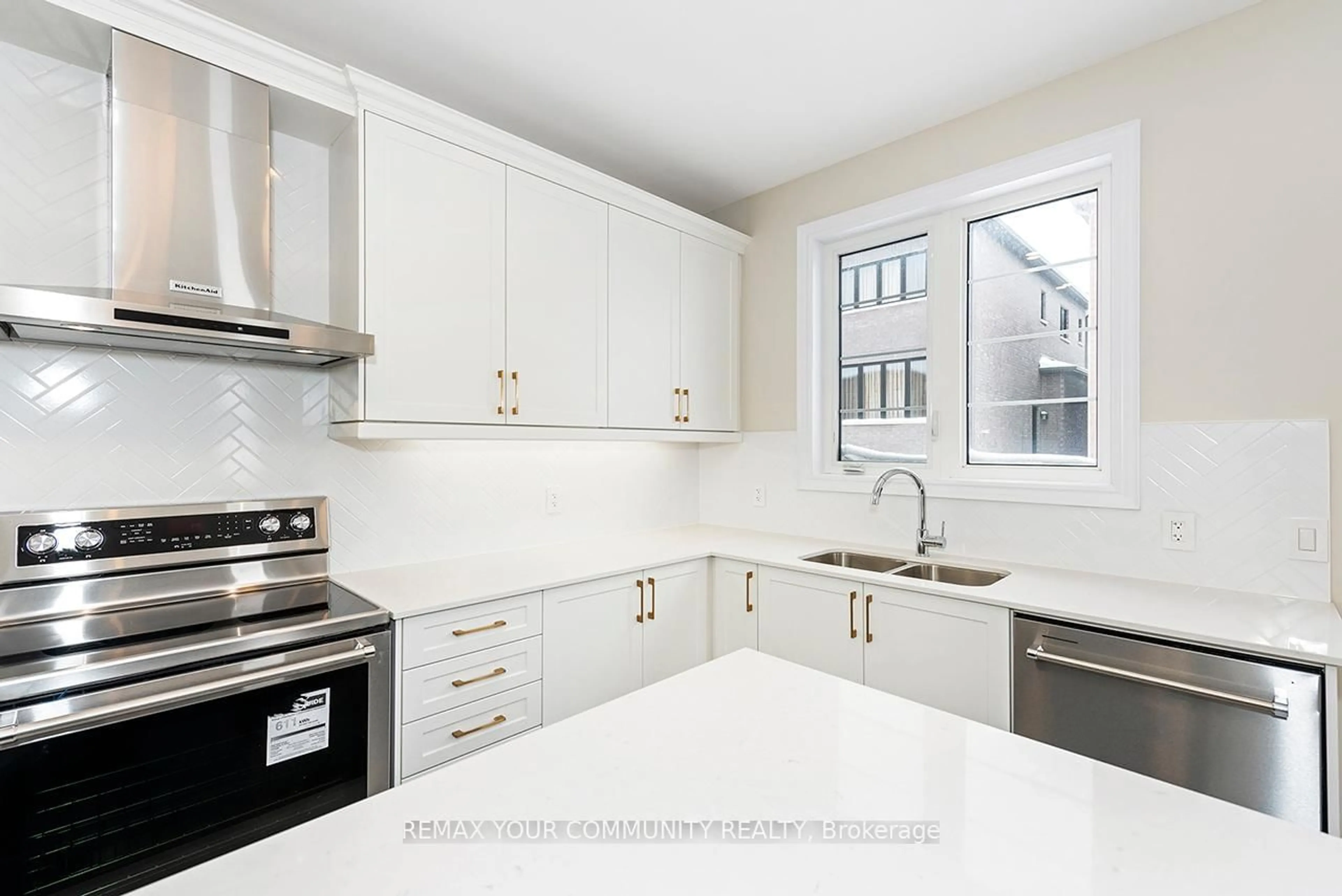 Standard kitchen, unknown for 115 Bearberry Rd Rd, Springwater Ontario L9X 2C9