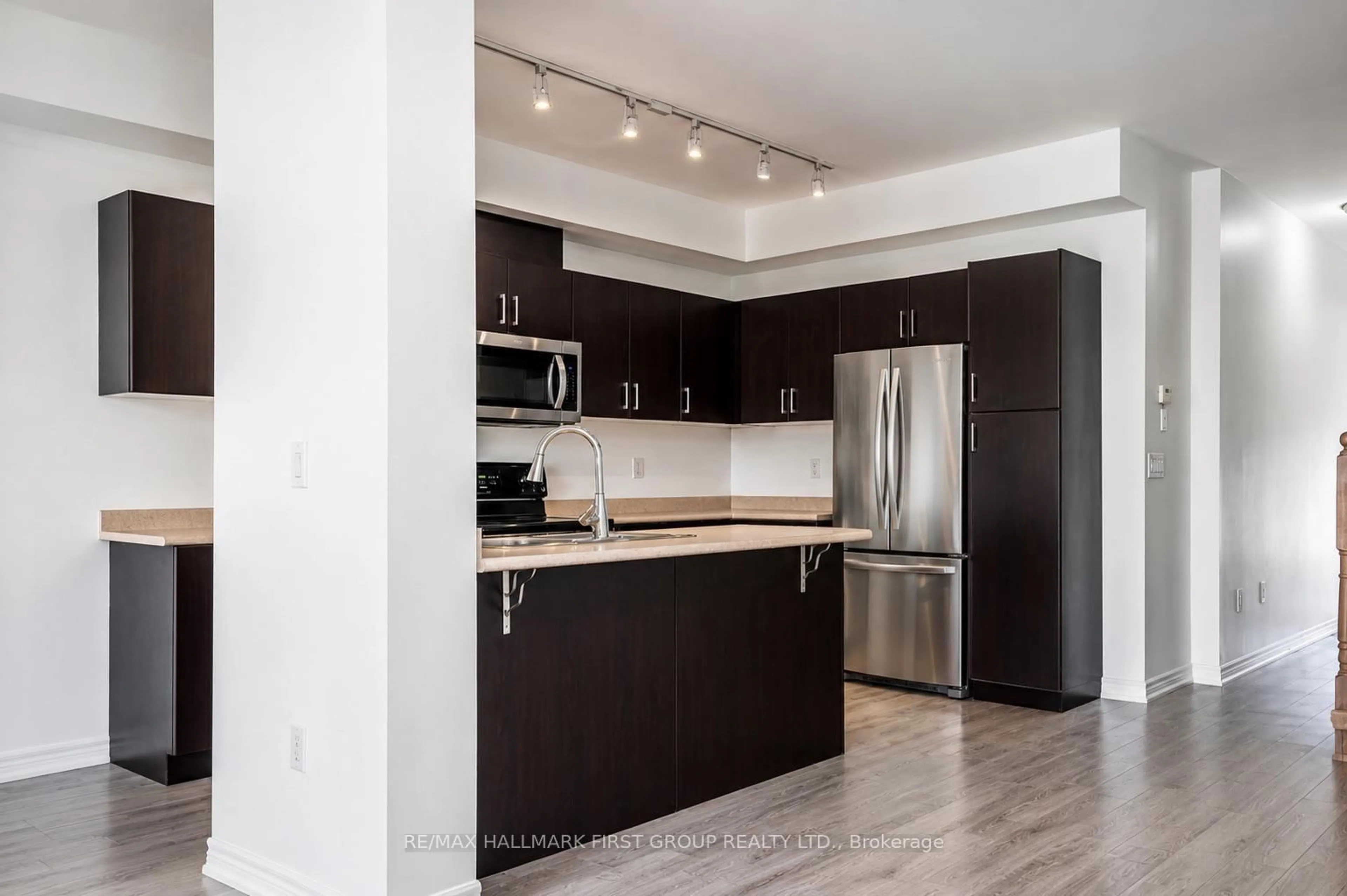 Open concept kitchen, wood/laminate floor for 322 East St, Orillia Ontario L3V 8K9