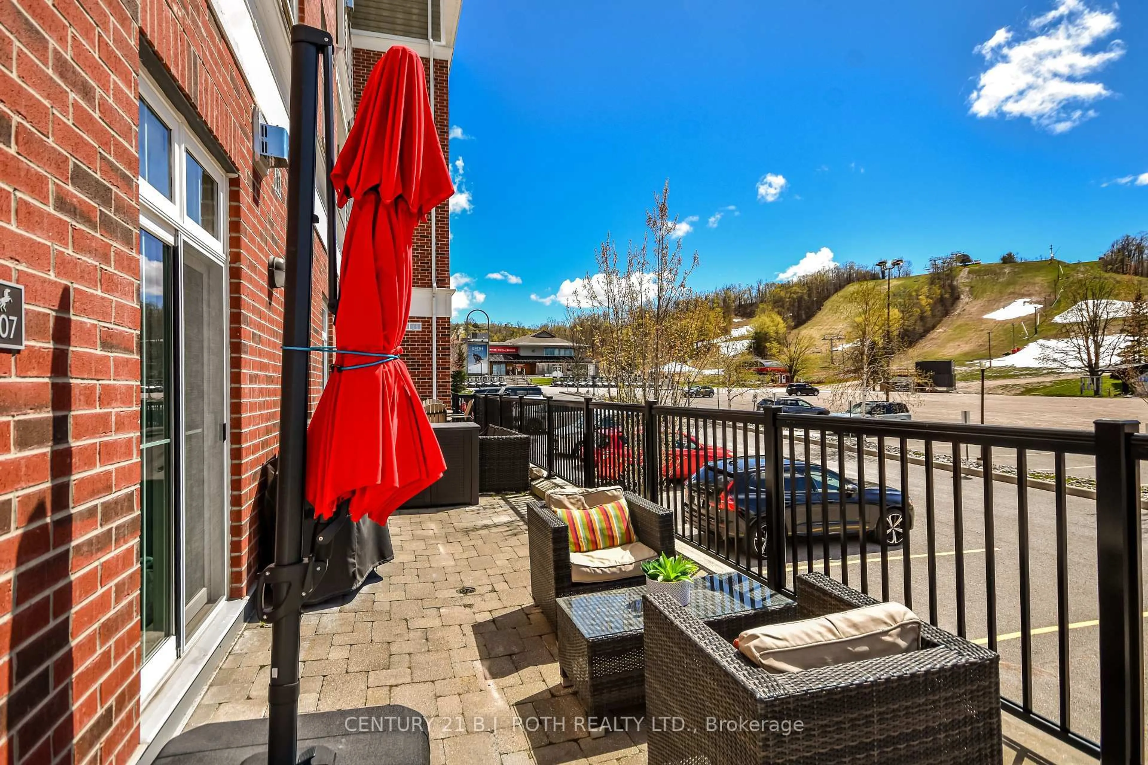 Patio, water/lake/river/ocean view for 40 Horseshoe Blvd #107, Oro-Medonte Ontario L4M 4Y8
