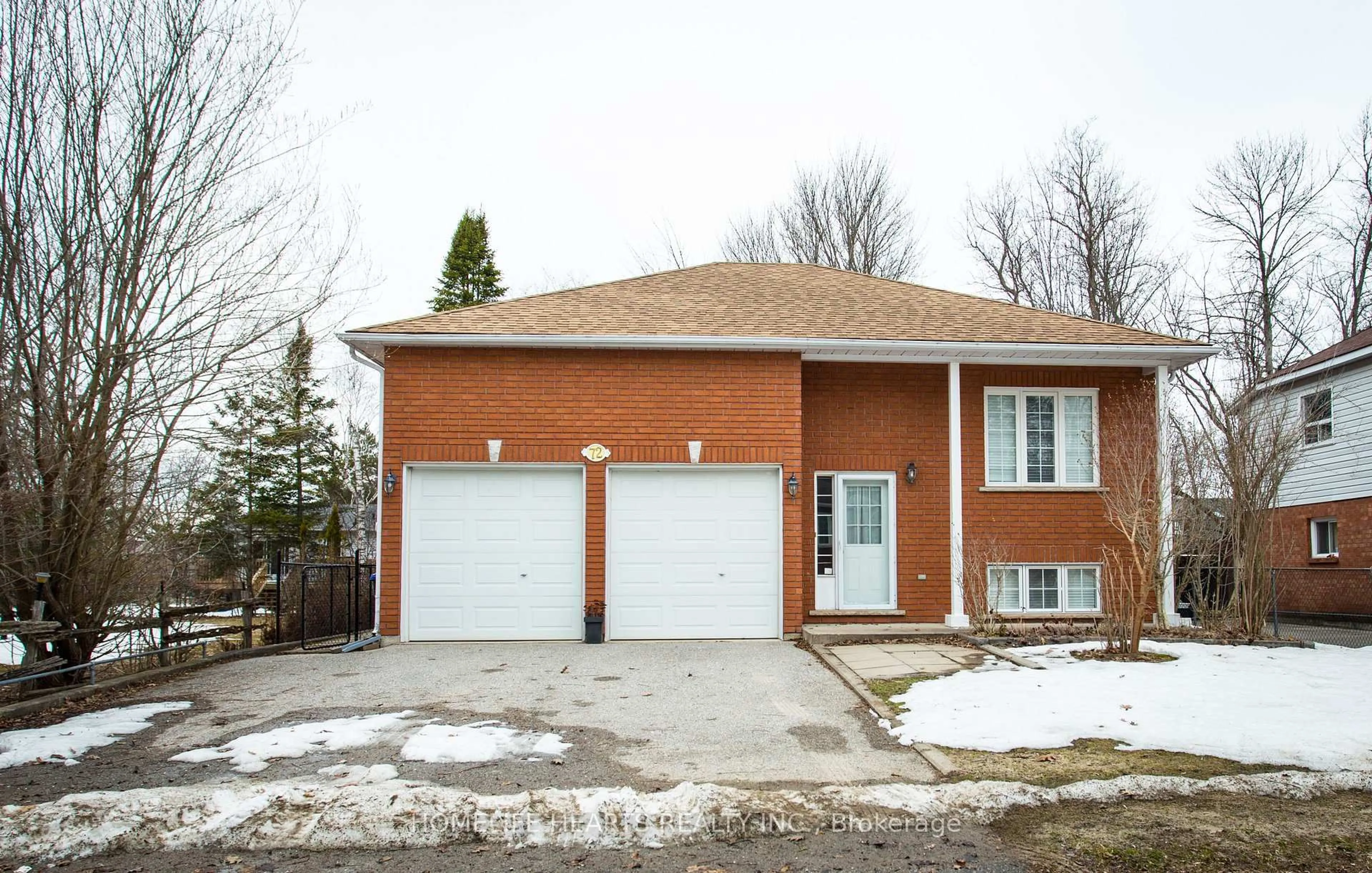 Home with brick exterior material, street for 72 Forest Ave, Wasaga Beach Ontario L9Z 2K4