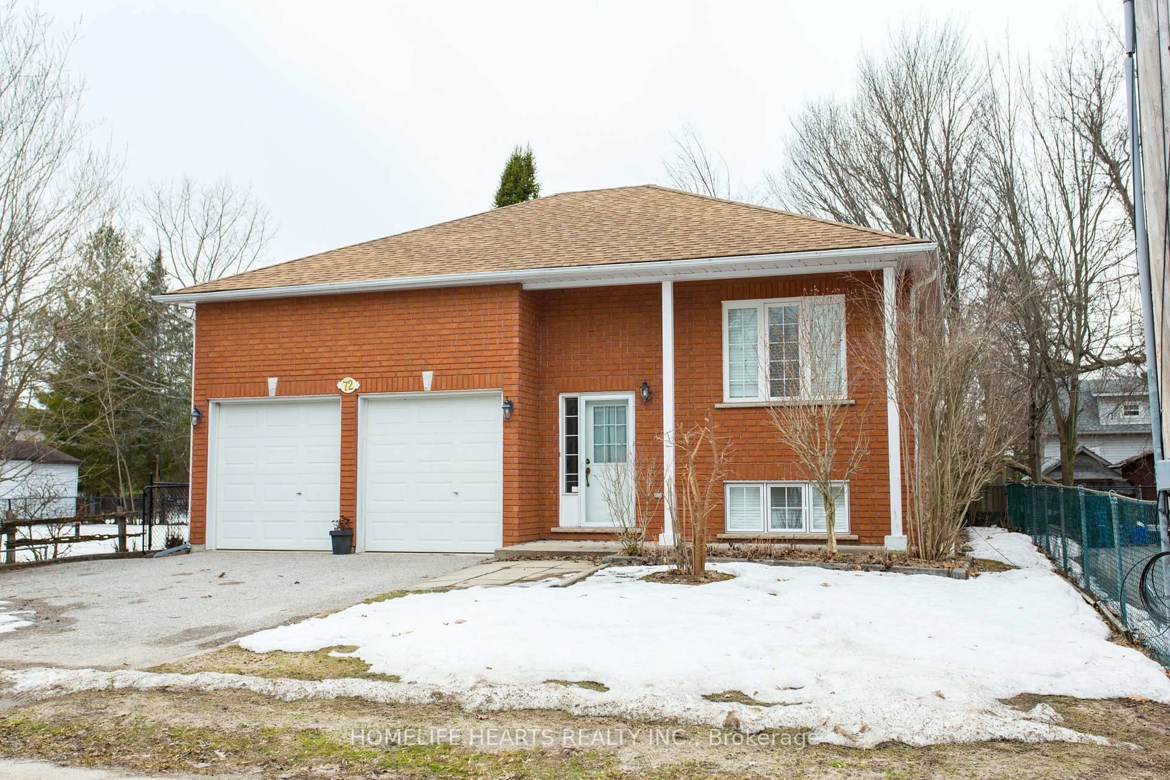 Home with brick exterior material, street for 72 Forest Ave, Wasaga Beach Ontario L9Z 2K4