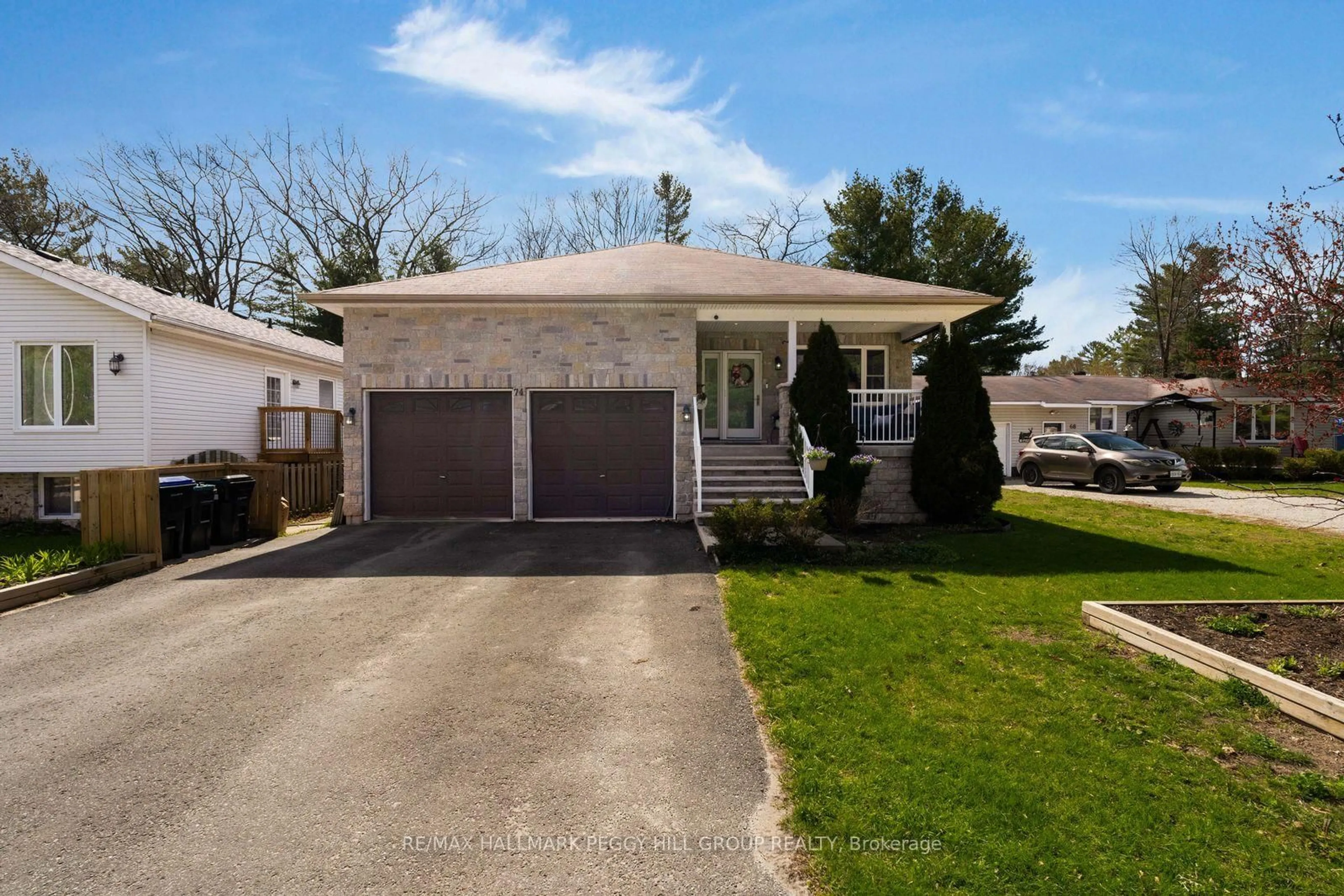 Home with vinyl exterior material, street for 74 Melrose Ave, Wasaga Beach Ontario L9Z 2S8
