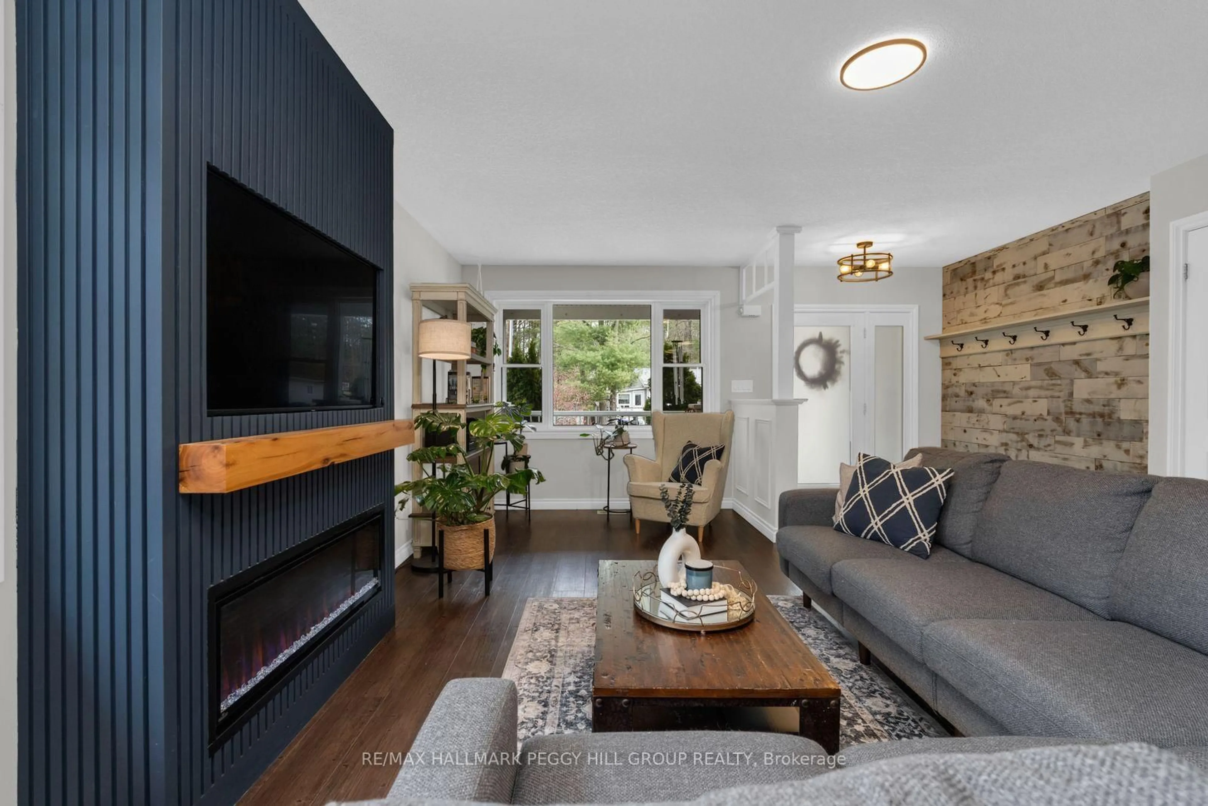 Living room with furniture, unknown for 74 Melrose Ave, Wasaga Beach Ontario L9Z 2S8