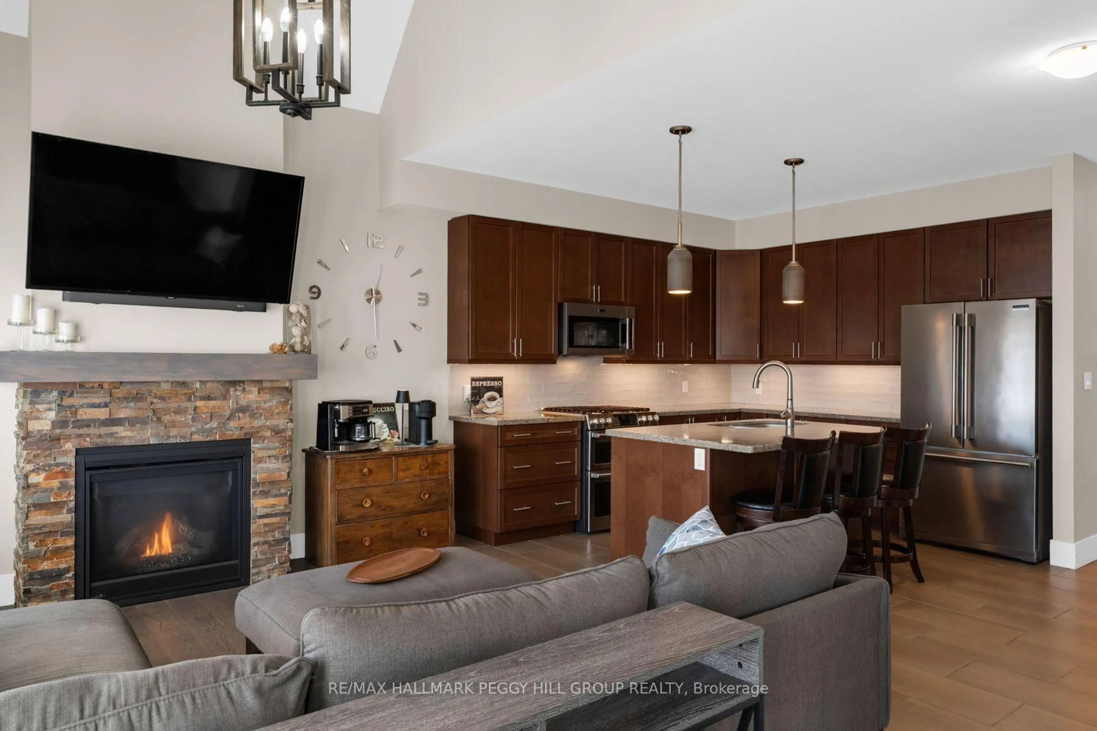 Open concept kitchen, unknown for 10 Invermara Crt #21, Orillia Ontario L3V 0B7