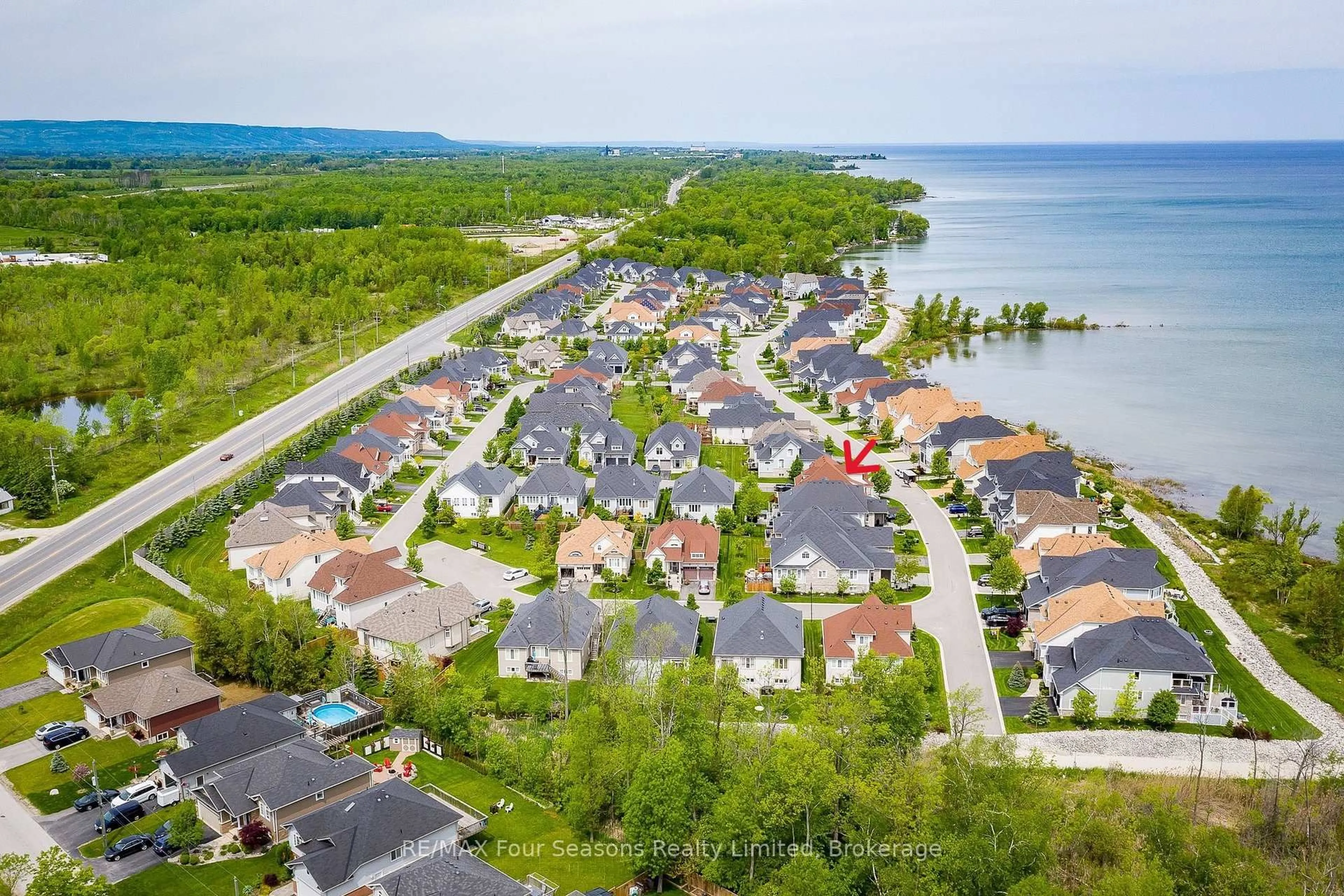 A pic from outside/outdoor area/front of a property/back of a property/a pic from drone, water/lake/river/ocean view for 64 Waterview Rd, Wasaga Beach Ontario L9Z 0E9